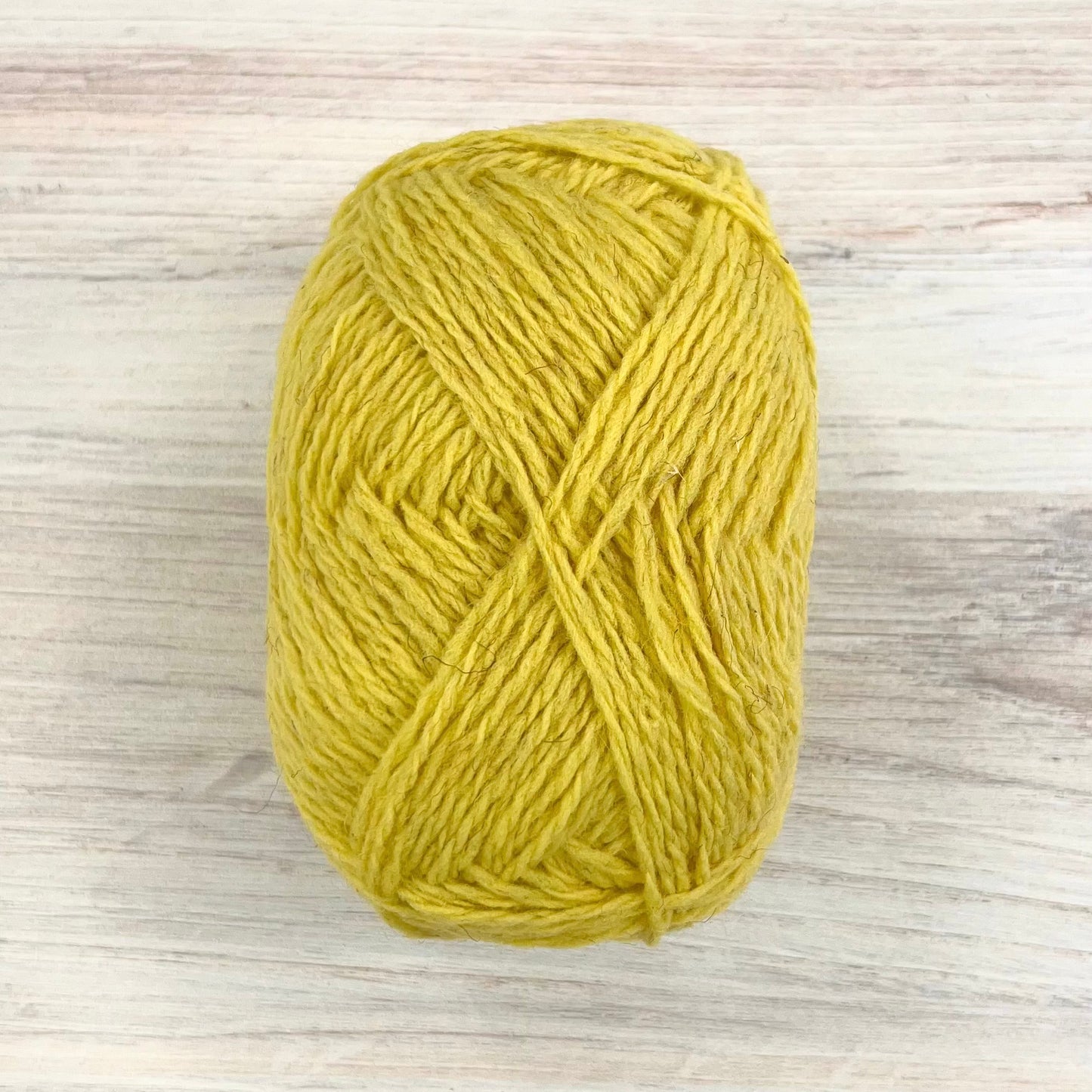 Retrosaria Rosa Pomar-Brusca-yarn-A578 Pale Yellow-gather here online
