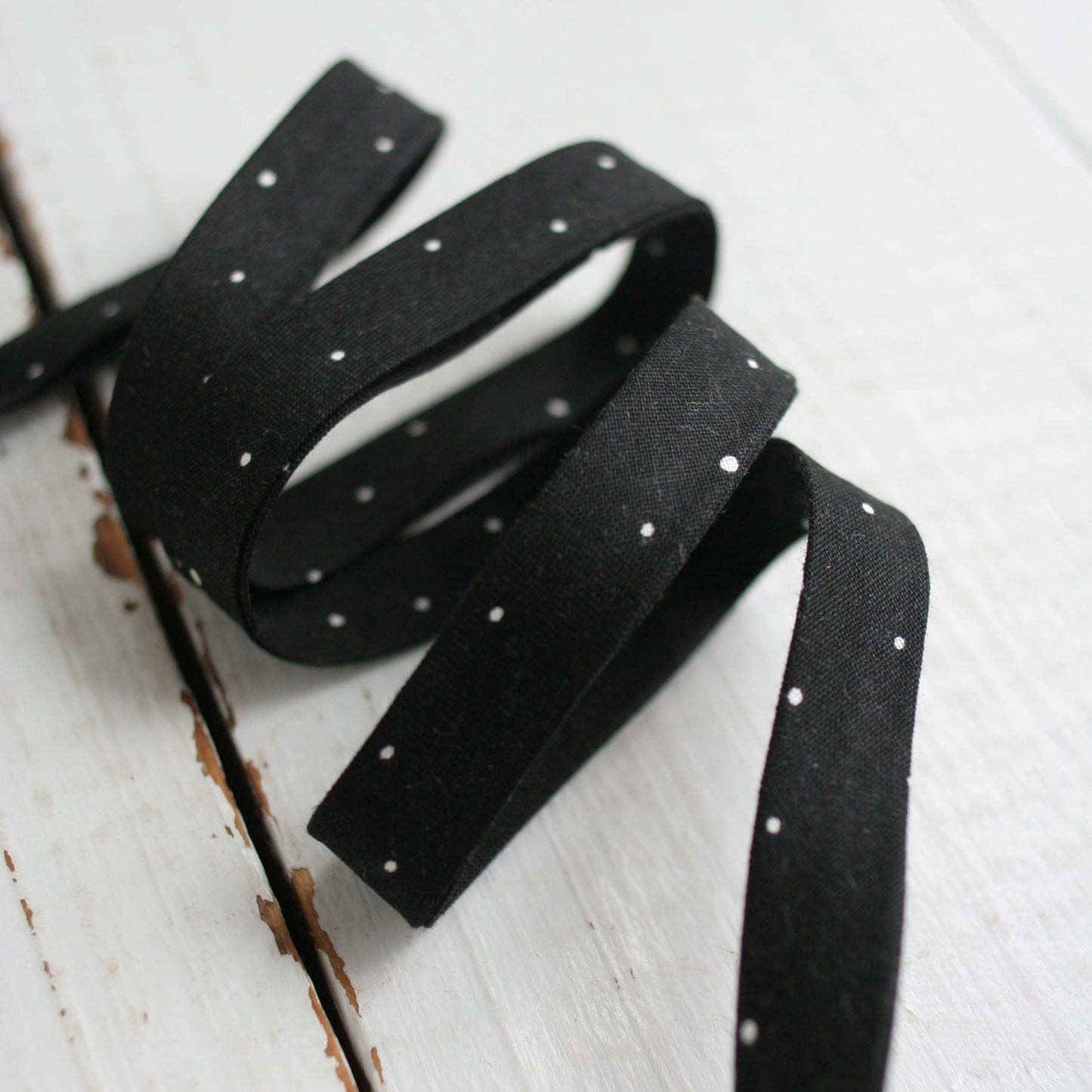 Bessie Pearl Binding Co-1/2" Double Fold Bias Binding - Black Dot-trim-gather here online