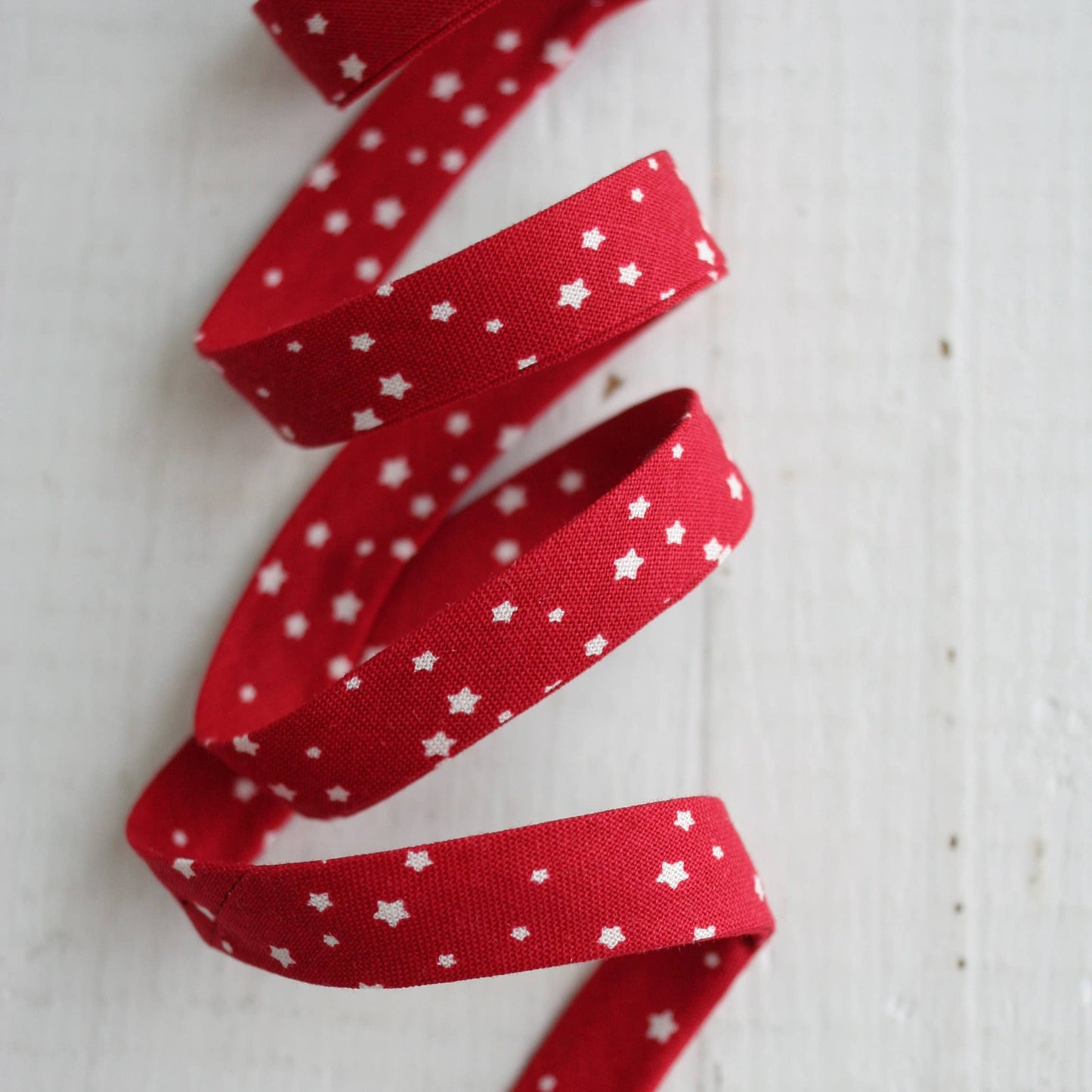 Bessie Pearl Binding Co-1/2" Double Fold Bias Binding - Red Star Dot-trim-gather here online