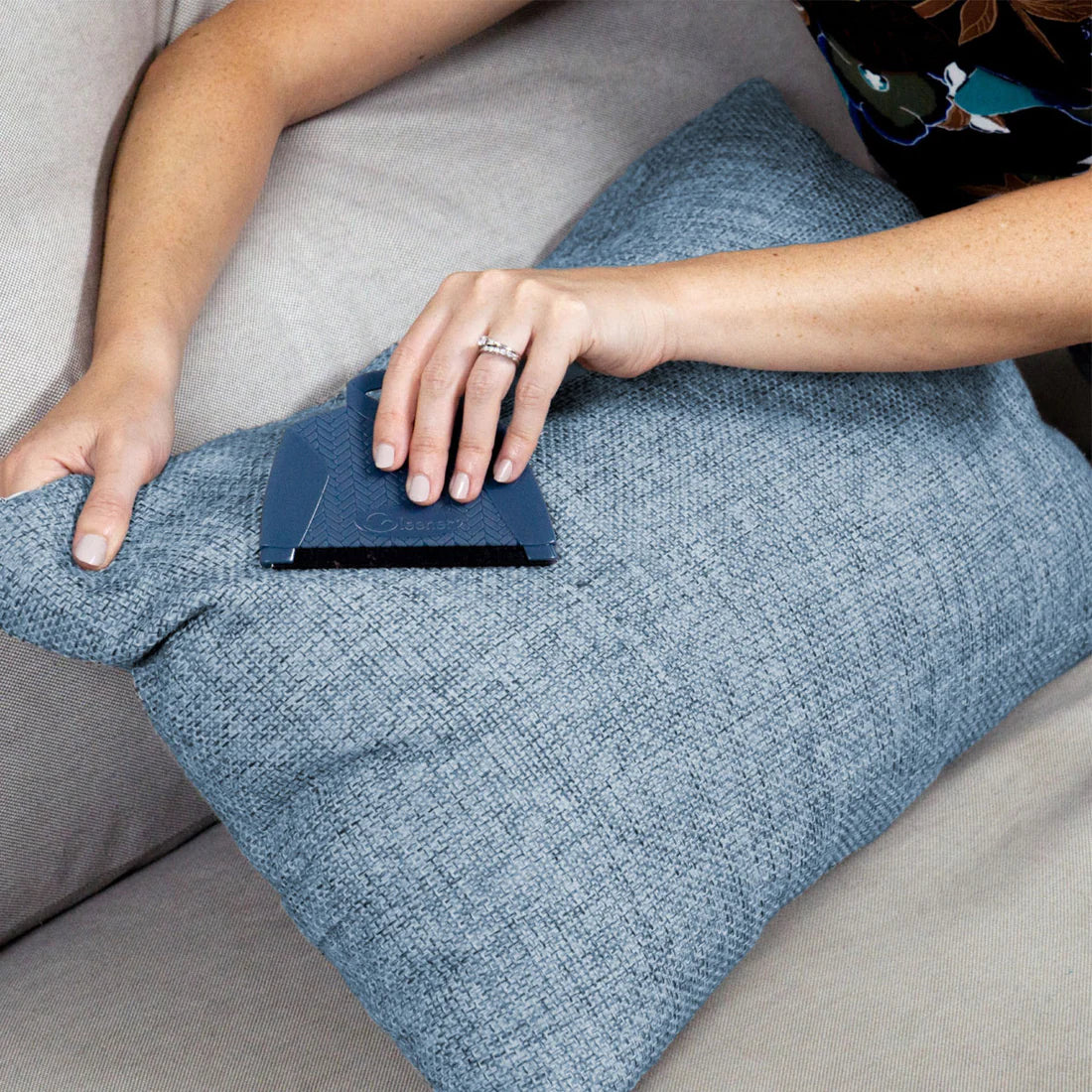 Gleener-Sweater Saver Fabric Comb-garment care-gather here online