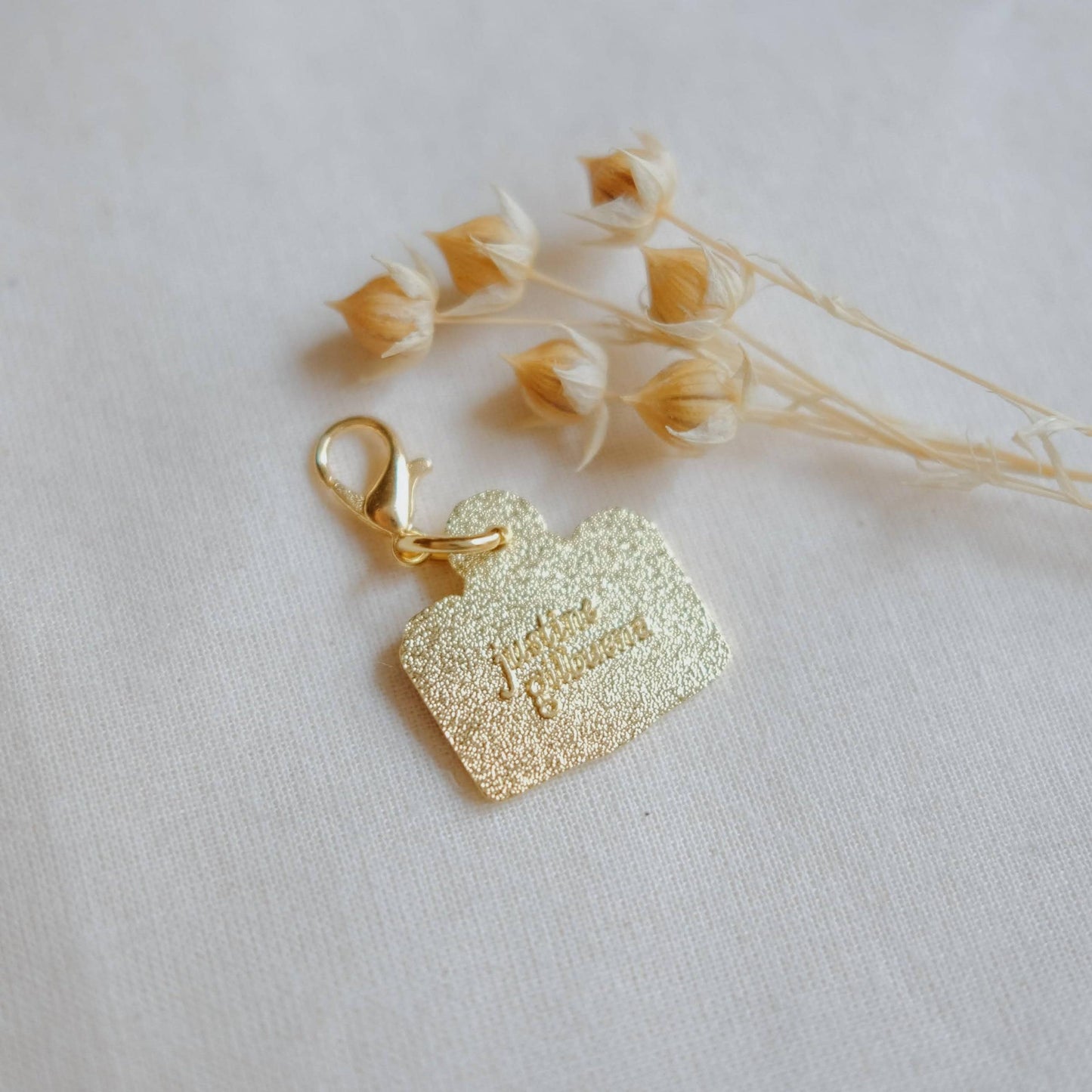 Justine Gilbuena-Camera Stitch Marker-knitting notion-gather here online