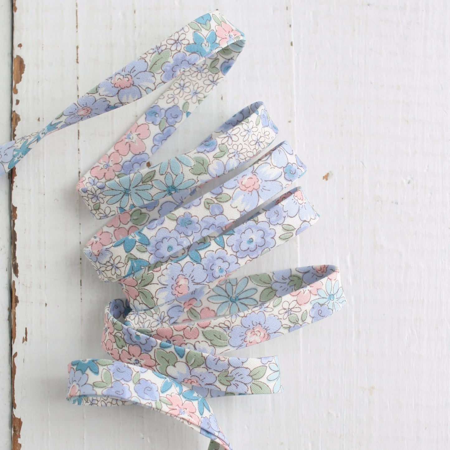Bessie Pearl Binding Co-1/2" Double Fold Bias Binding - Blue Floral-trim-gather here online