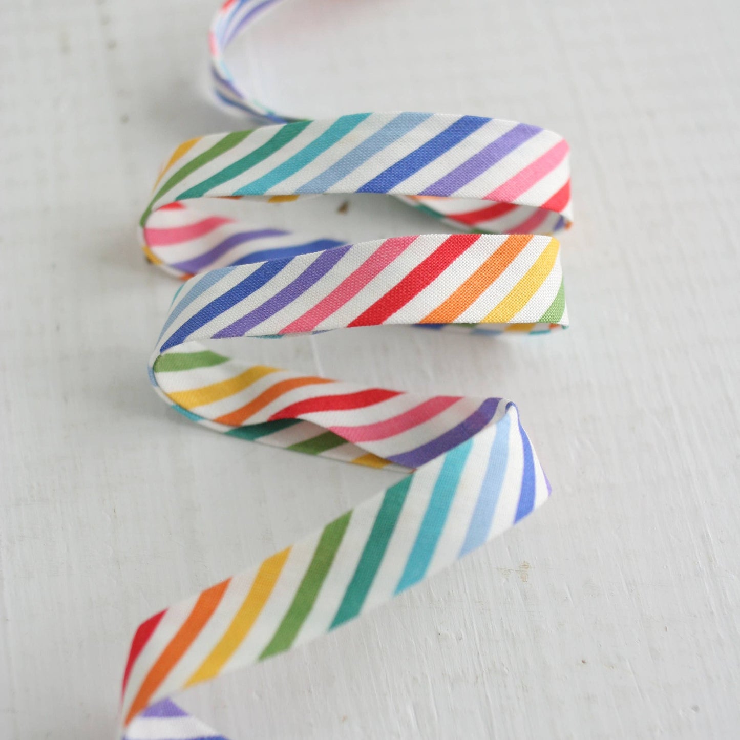 Bessie Pearl Binding Co-1/2" Double Fold Bias Binding - Rainbow Stripe-trim-gather here online