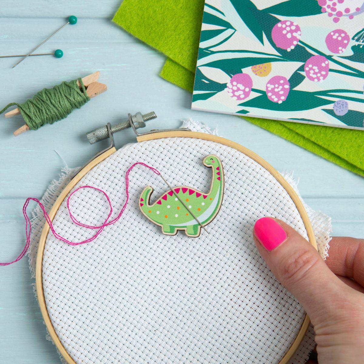 Hawthorn Handmade-Dinosaure Magnetic Needle Minder-notion-gather here online