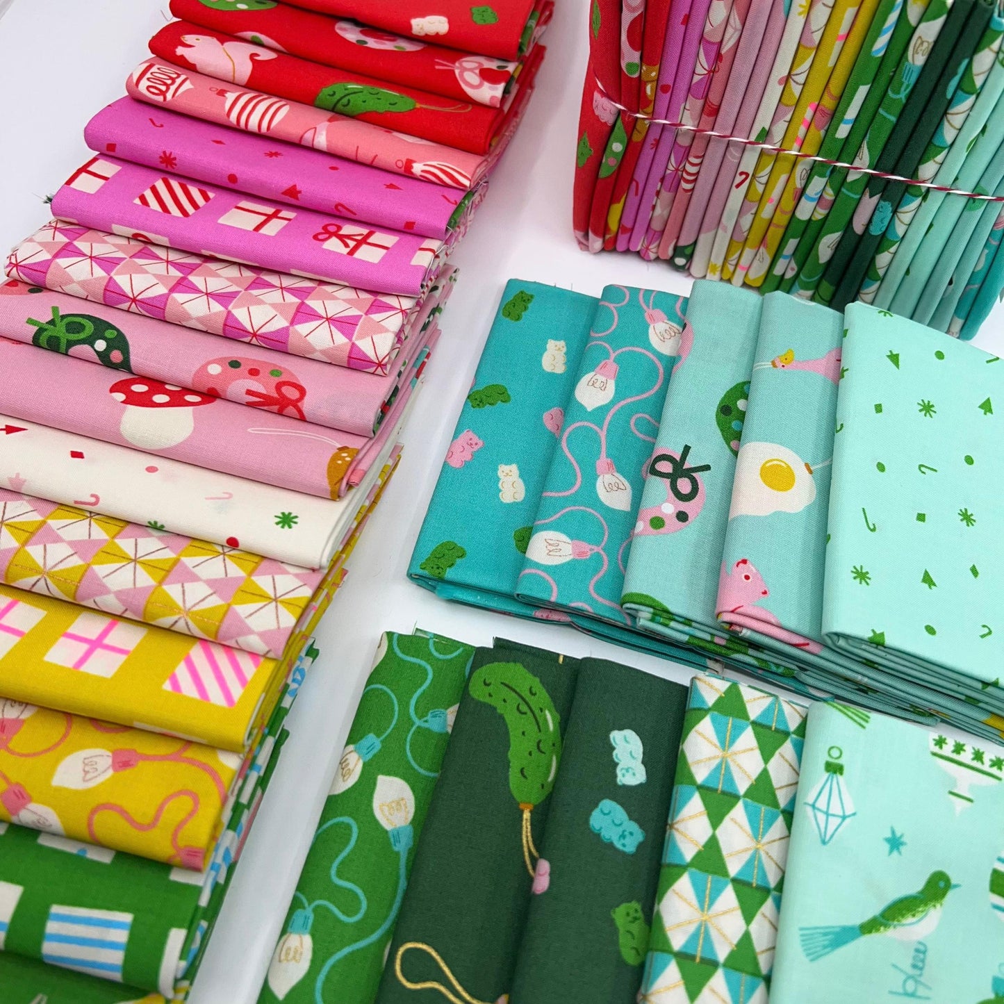 Fat Quarter Bundle of Merry Happy (25 Pieces)