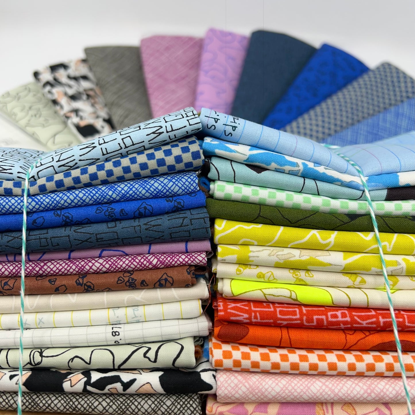 Fat Quarter Bundle of Memento (28 Pieces)
