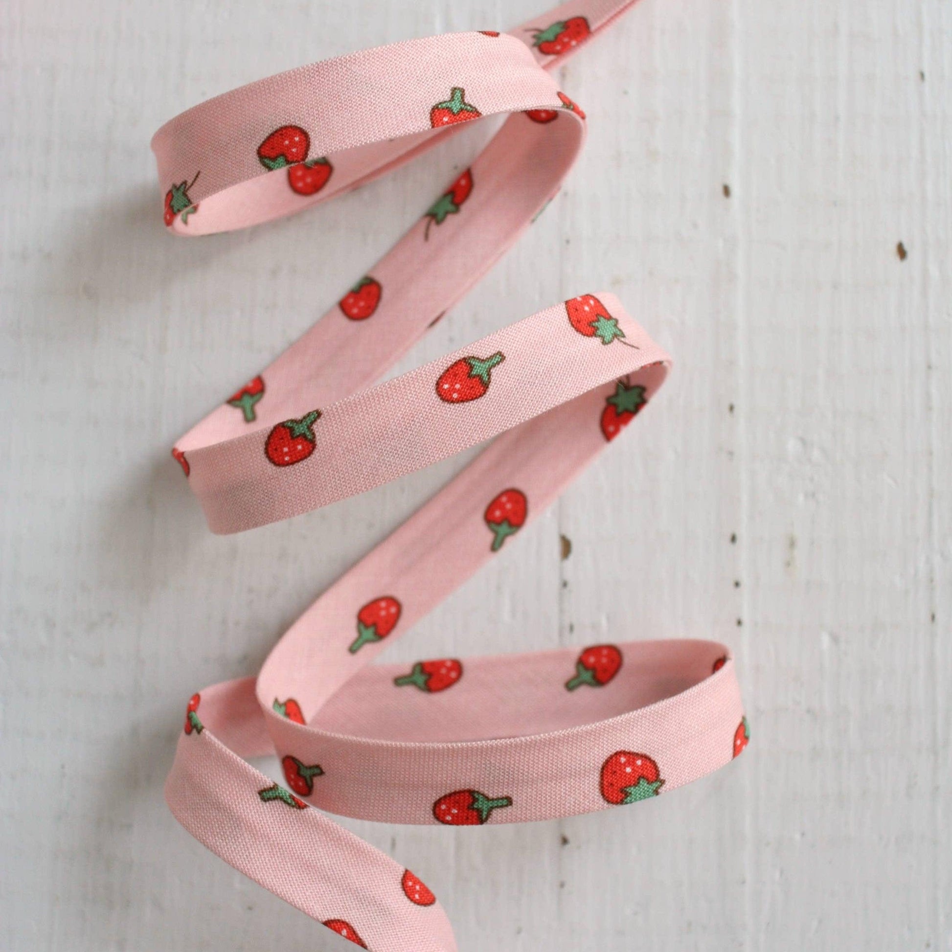 Bessie Pearl Binding Co-1/2" Double Fold Bias Binding - Pink Strawberry-trim-gather here online