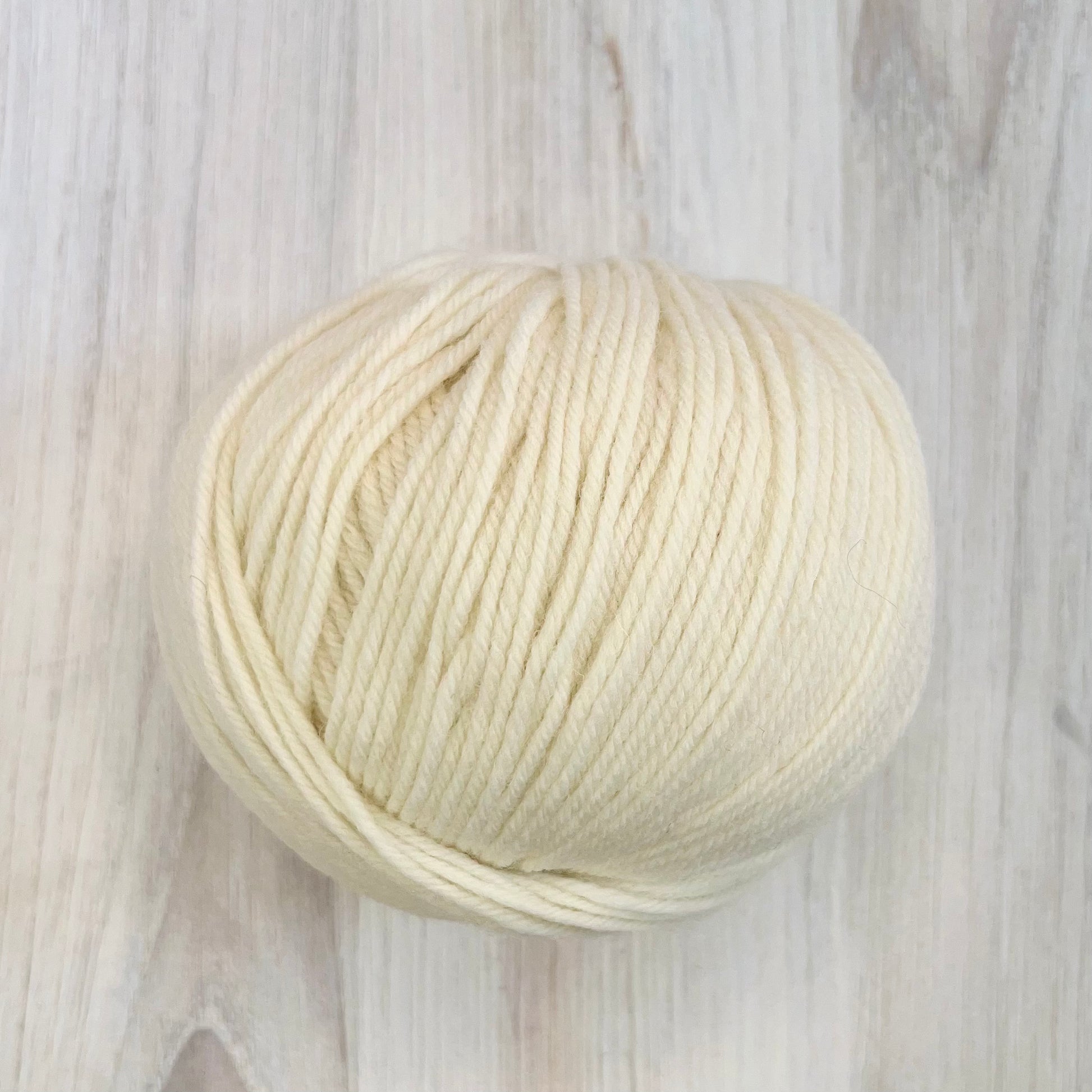 Universal Yarn-Deluxe Worsted Superwash-yarn-728 Pulp-gather here online