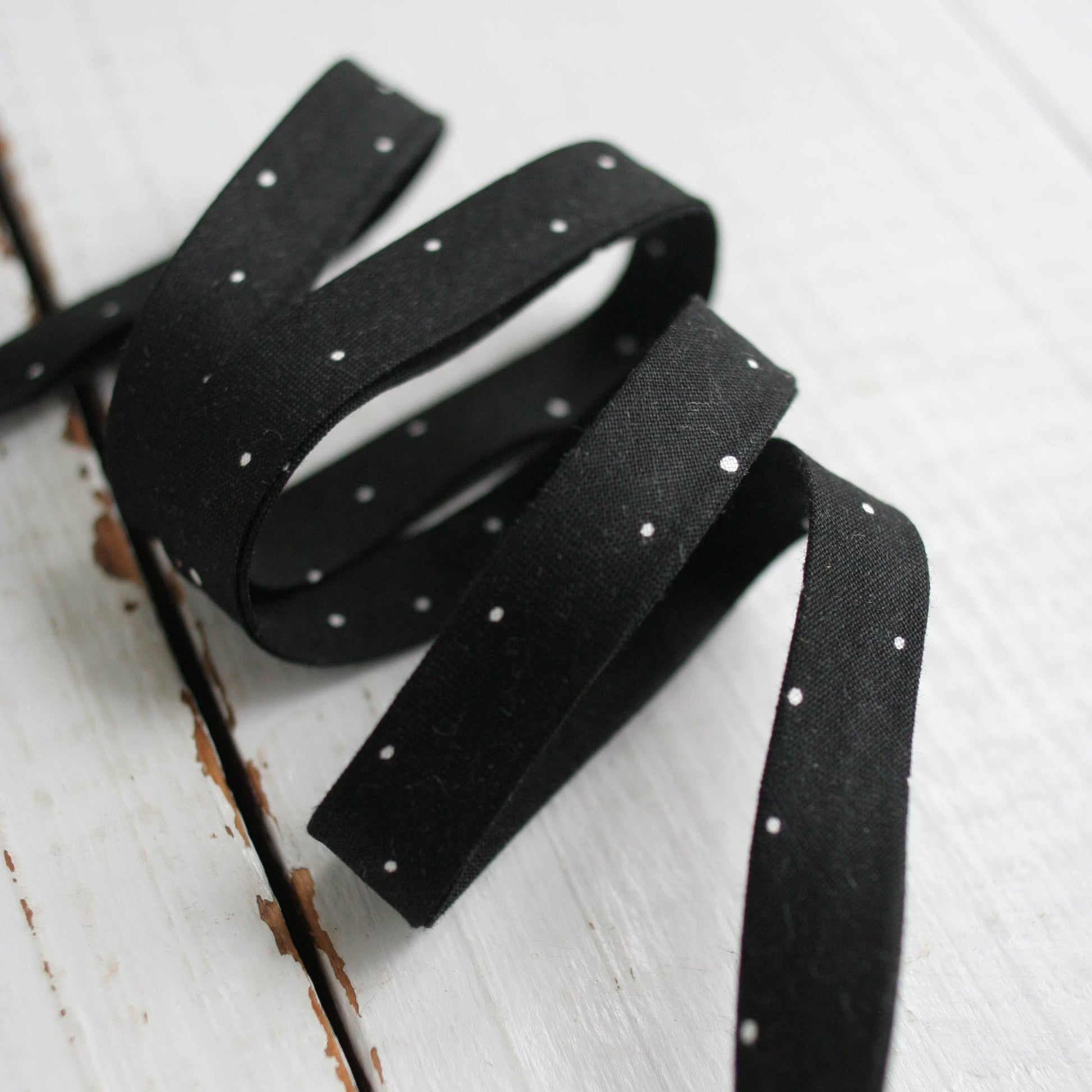 Bessie Pearl Binding Co-1/2" Double Fold Bias Binding - Black Dot-trim-gather here online