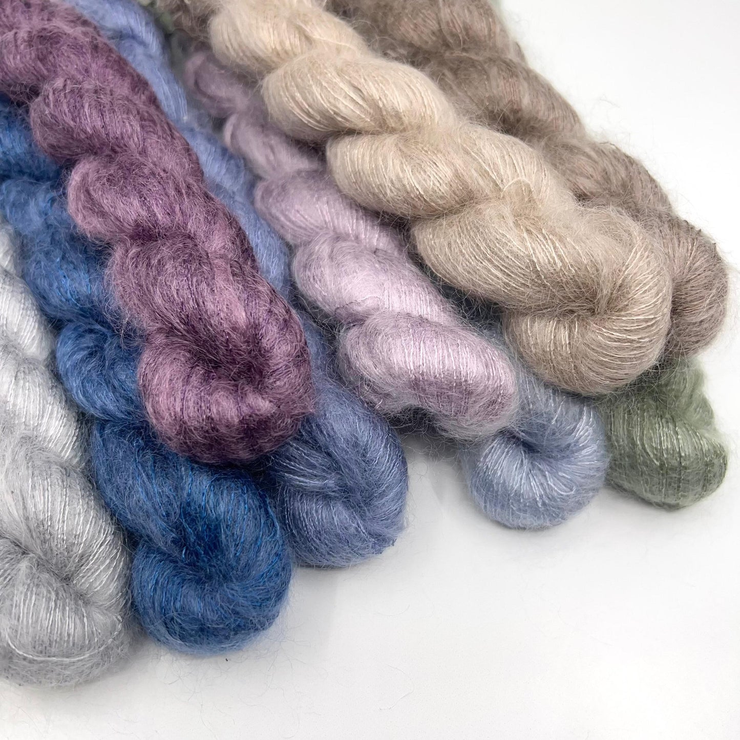 Urth Yarns-Bonmoher-yarn-gather here online