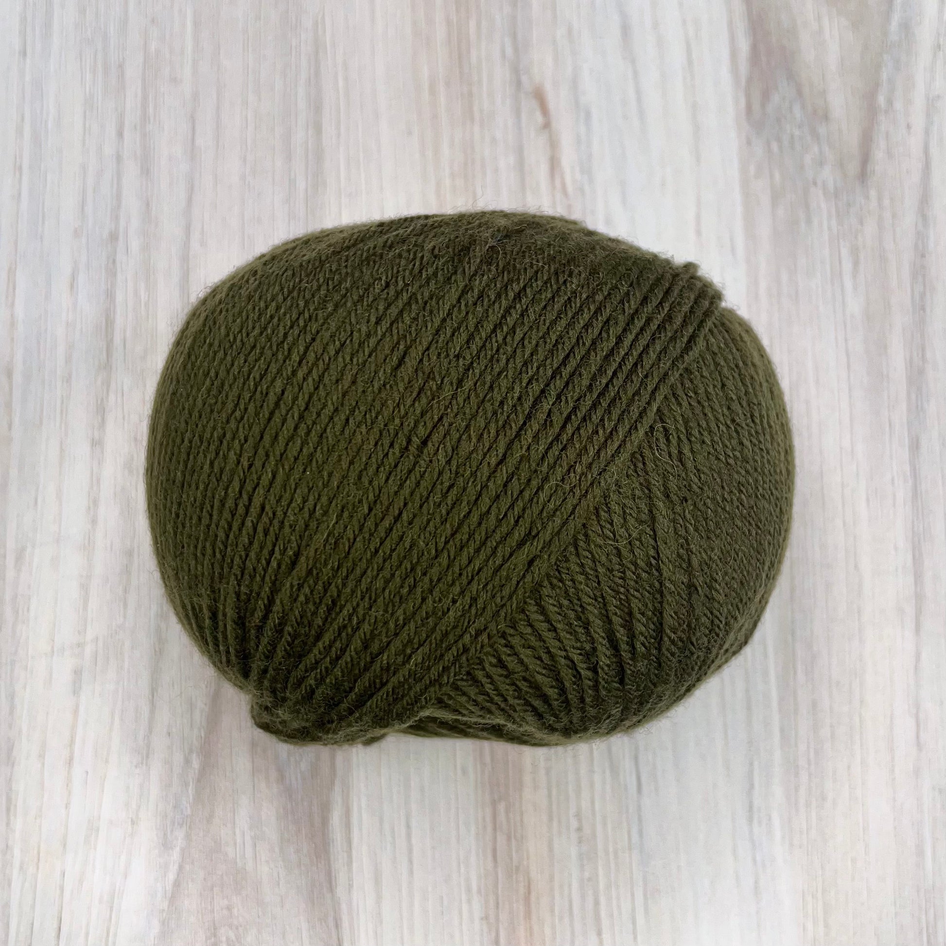 Universal Yarn-Deluxe Worsted Superwash-yarn-758 Forest-gather here online