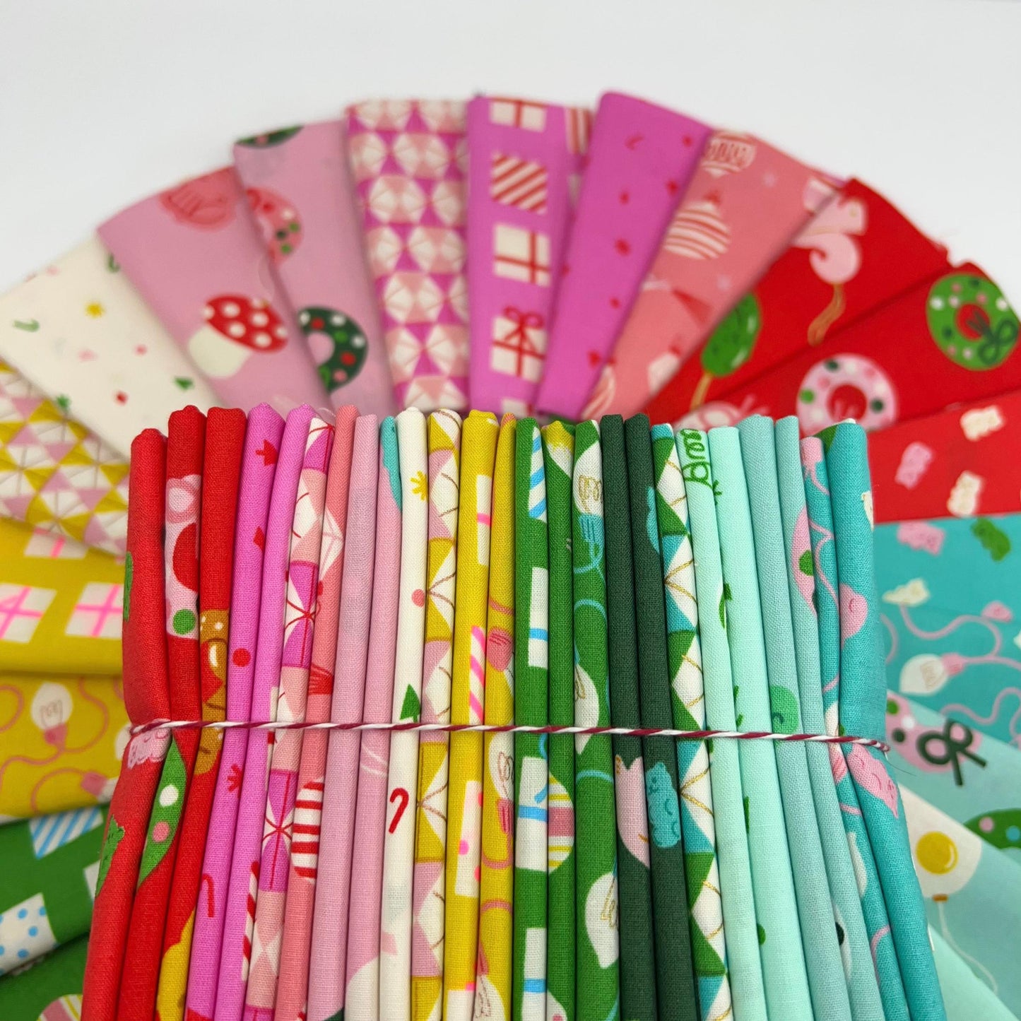 Fat Quarter Bundle of Merry Happy (25 Pieces)