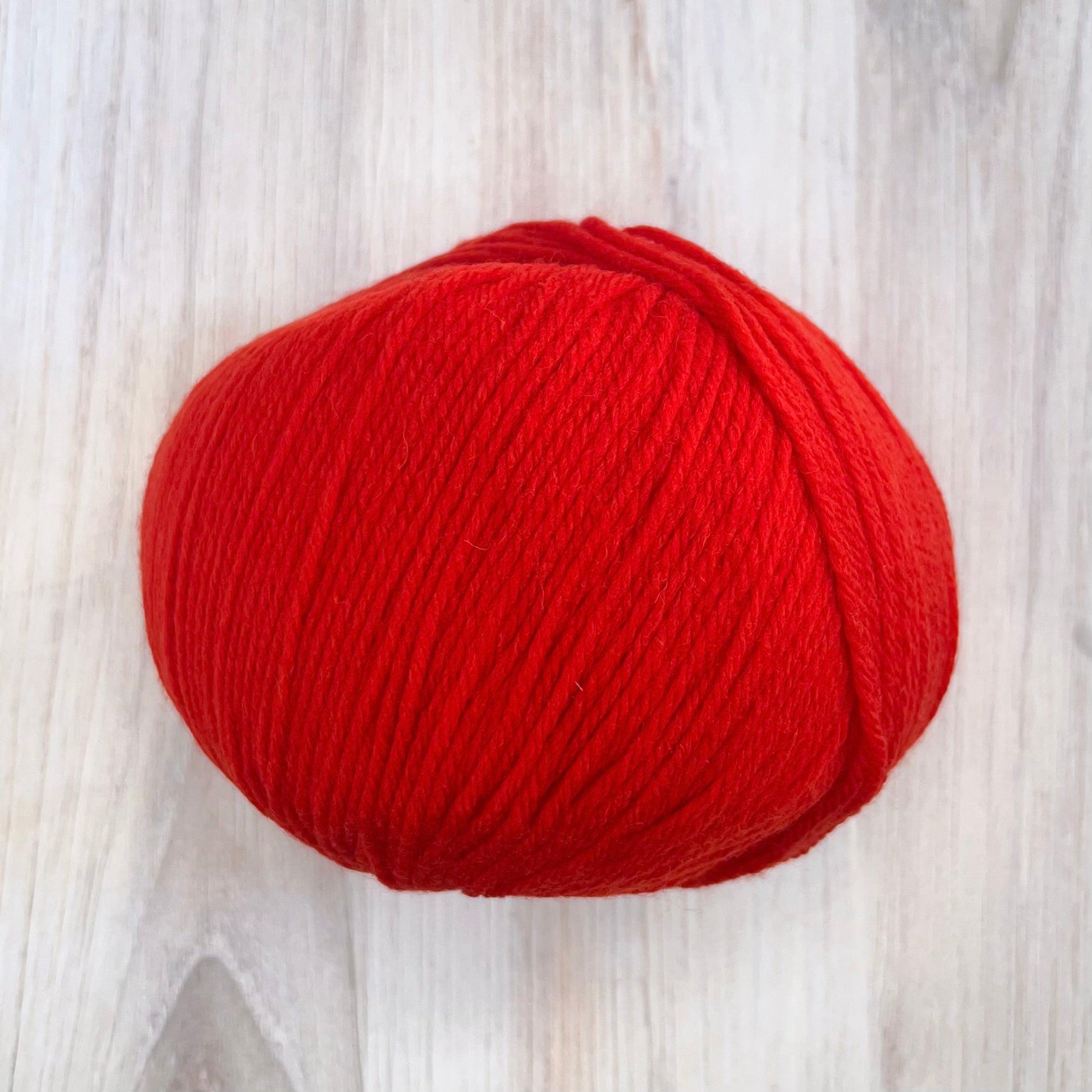 Universal Yarn-Deluxe Worsted Superwash-yarn-736 Christmas Red-gather here online