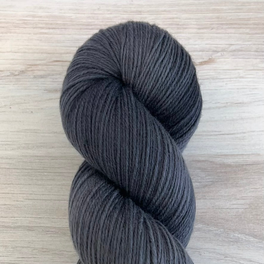 Fiber MacGyver-Shaniko Fingering-yarn-Charcoal-gather here online