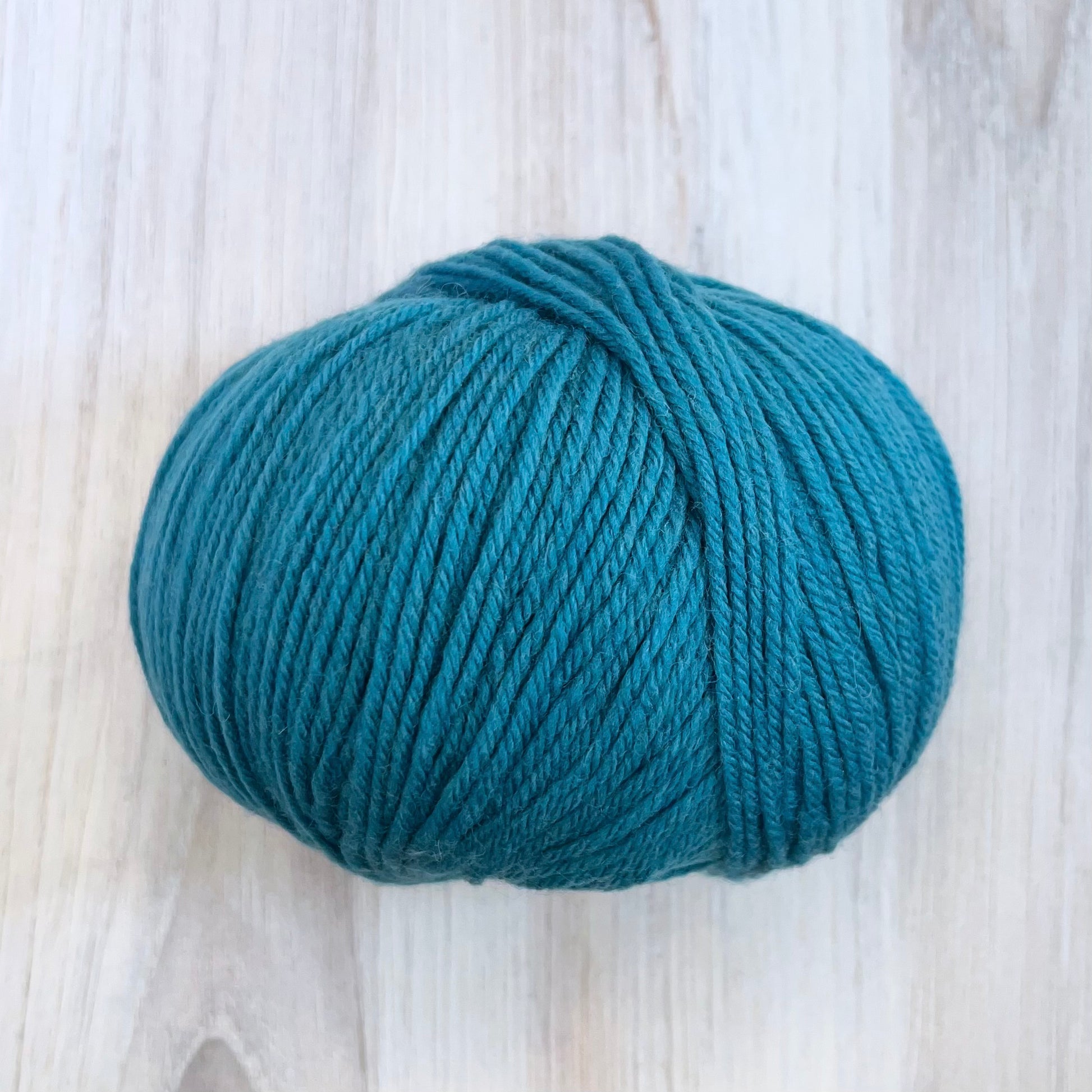 Universal Yarn-Deluxe Worsted Superwash-yarn-715 Teal Viper-gather here online