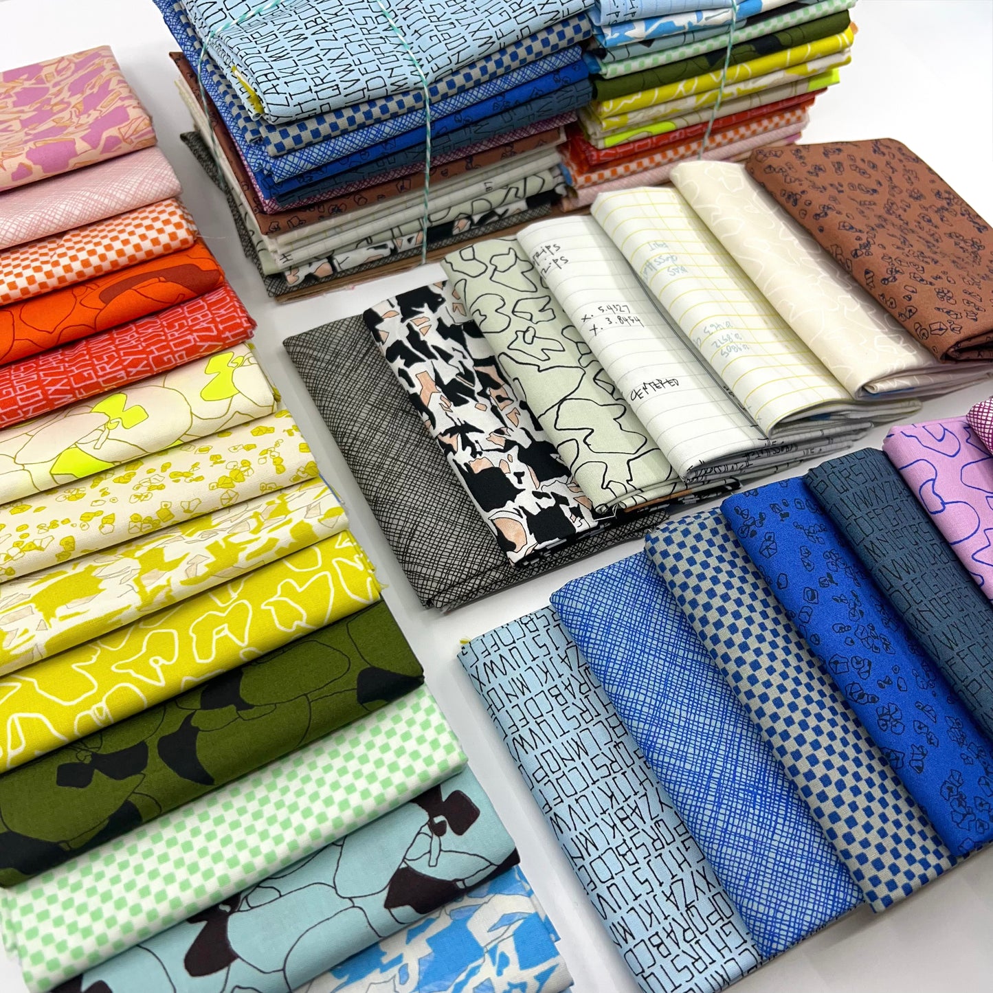 Fat Quarter Bundle of Memento (28 Pieces)