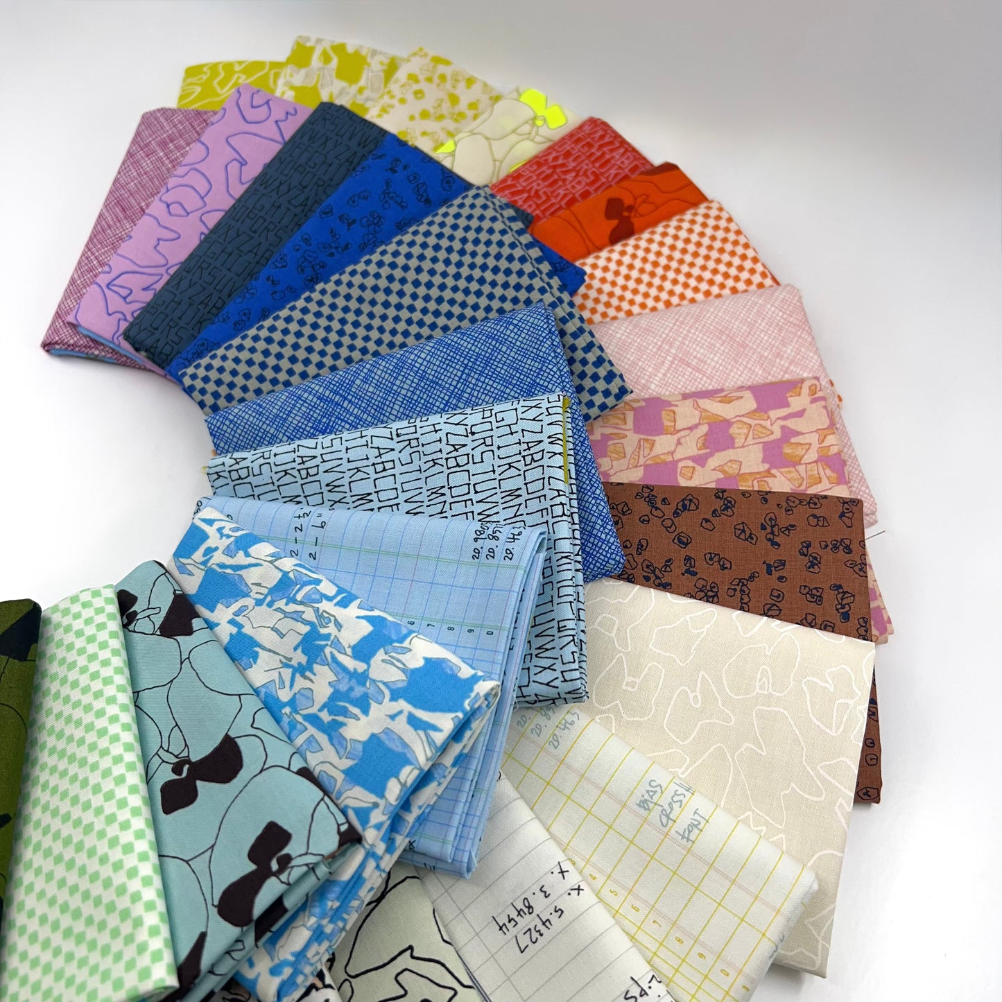 Fat Quarter Bundle of Memento (28 Pieces)