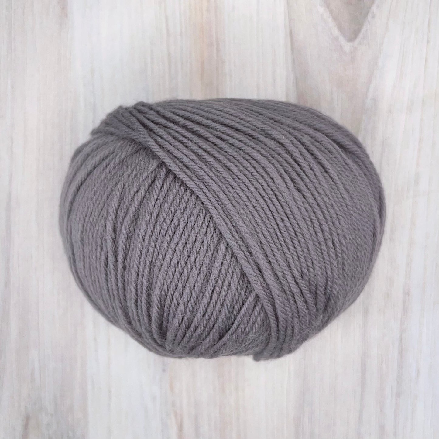 Universal Yarn-Deluxe Worsted Superwash-yarn-729 Neutral Grey-gather here online