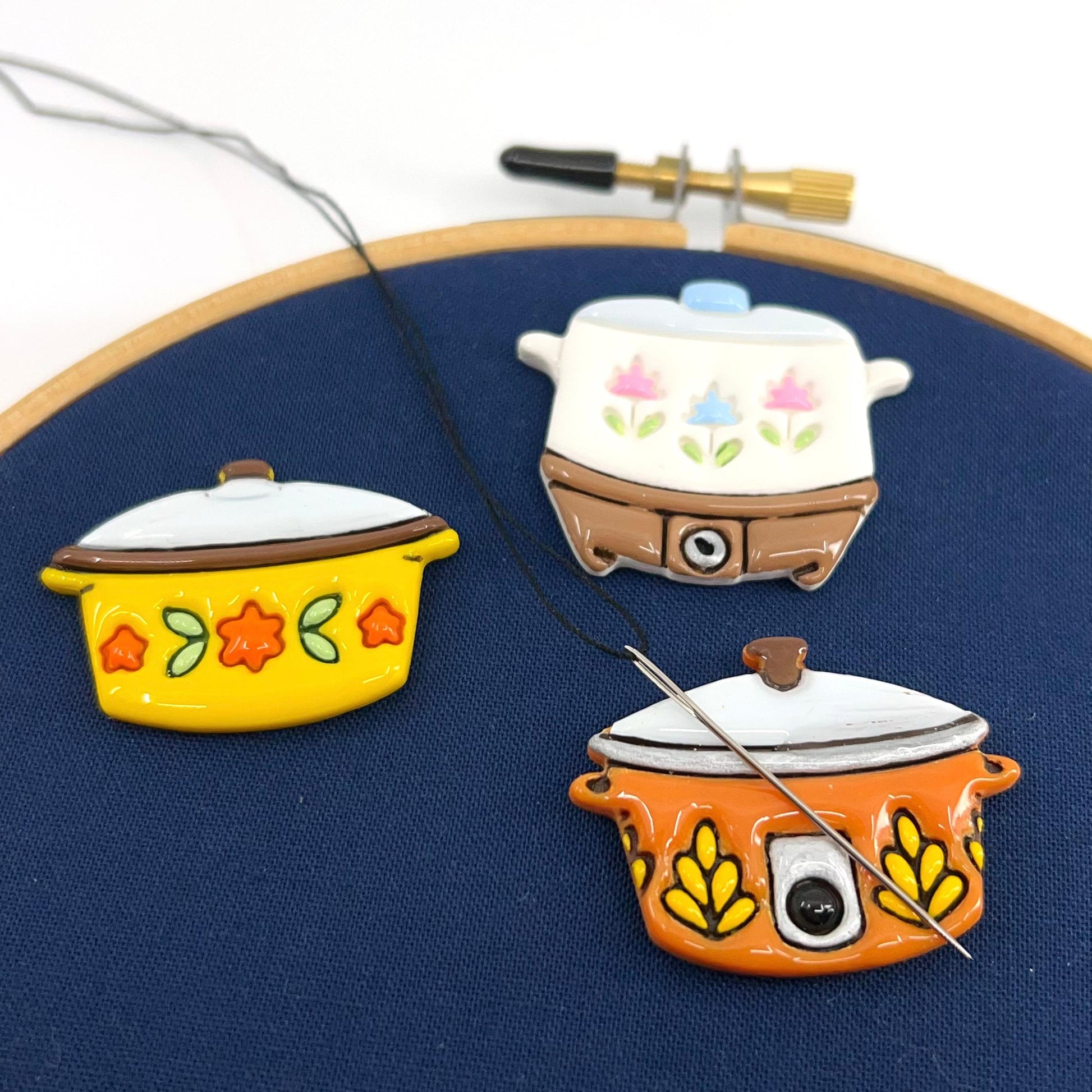 Dainty Comet-Retro Crock Pot Needle Minder-embroidery notion-gather here online