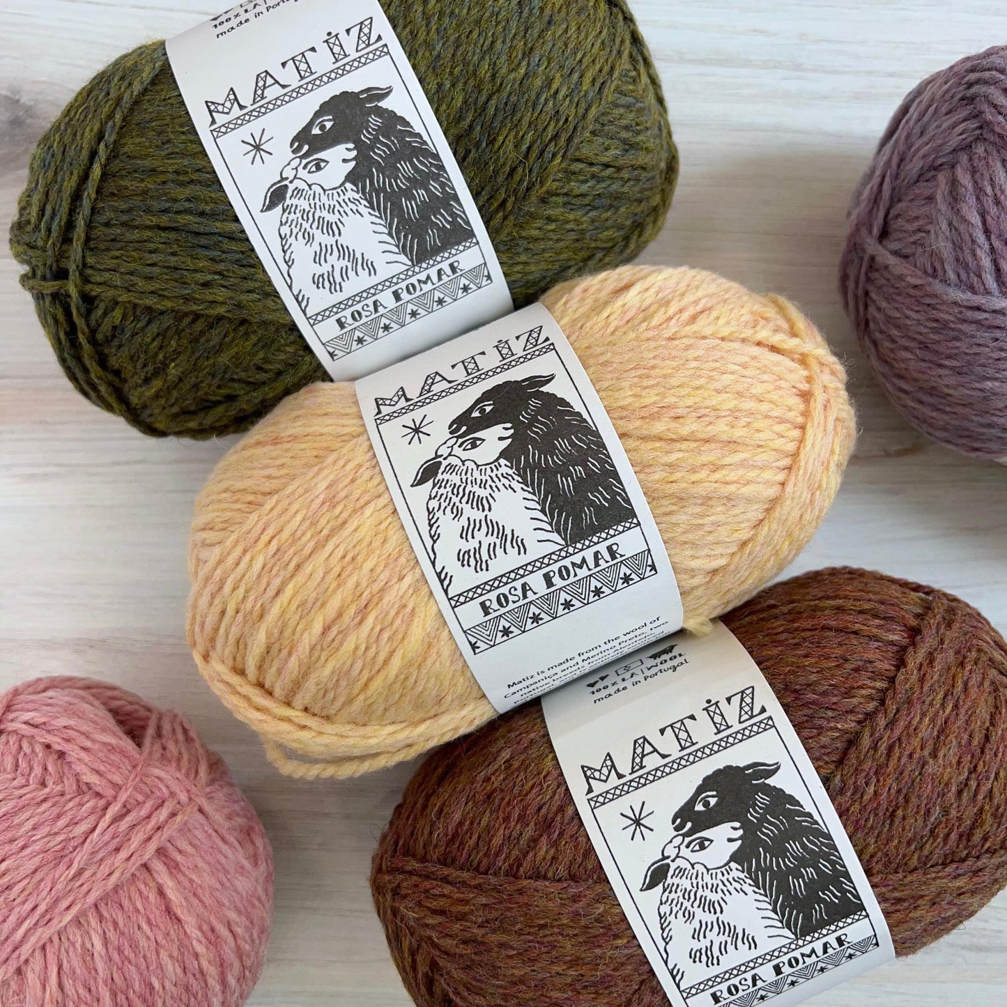 Retrosaria Rosa Pomar-Matiz-yarn-gather here online