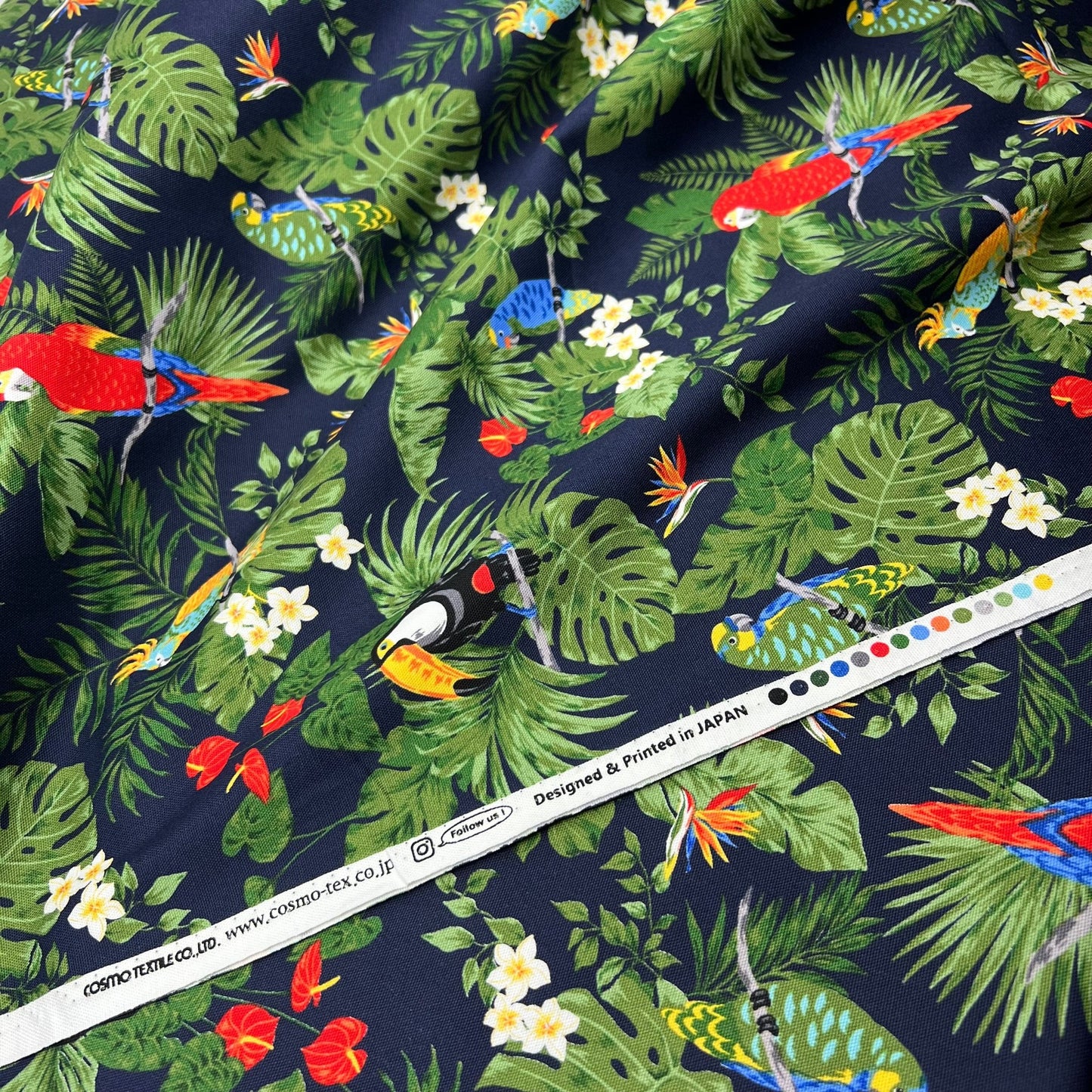 Cosmo-Tropical Parrots on Cotton Oxford-fabric-gather here online