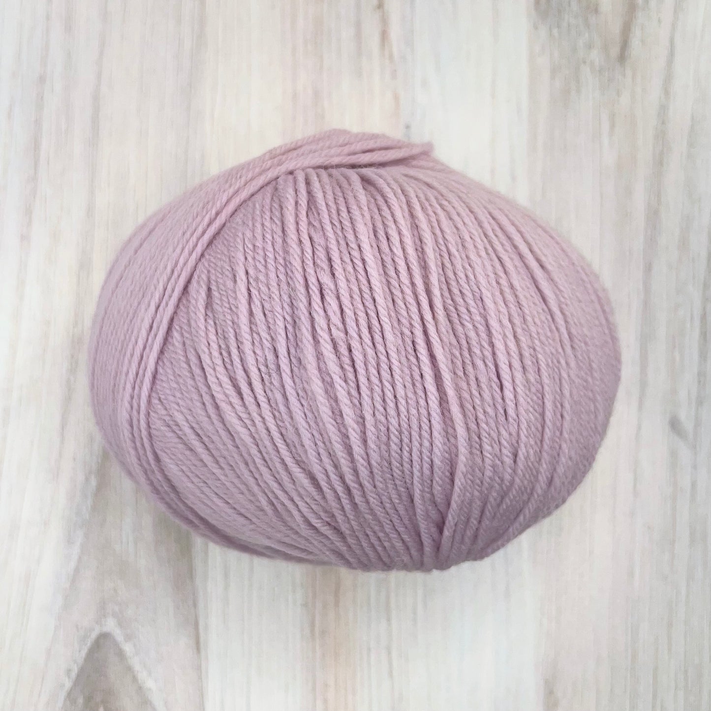 Universal Yarn-Deluxe Worsted Superwash-yarn-747 Lilac Wash-gather here online