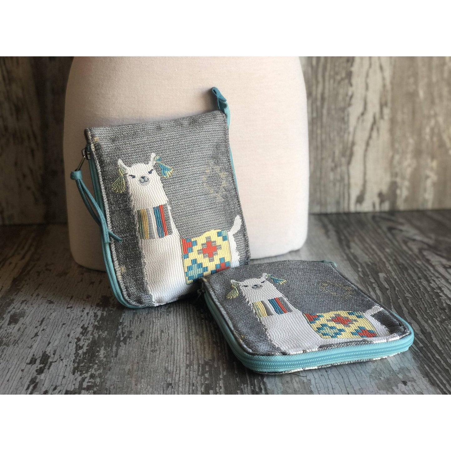 Atenti-Mamallama Circular Case - Turquoise-craft organizer-gather here online