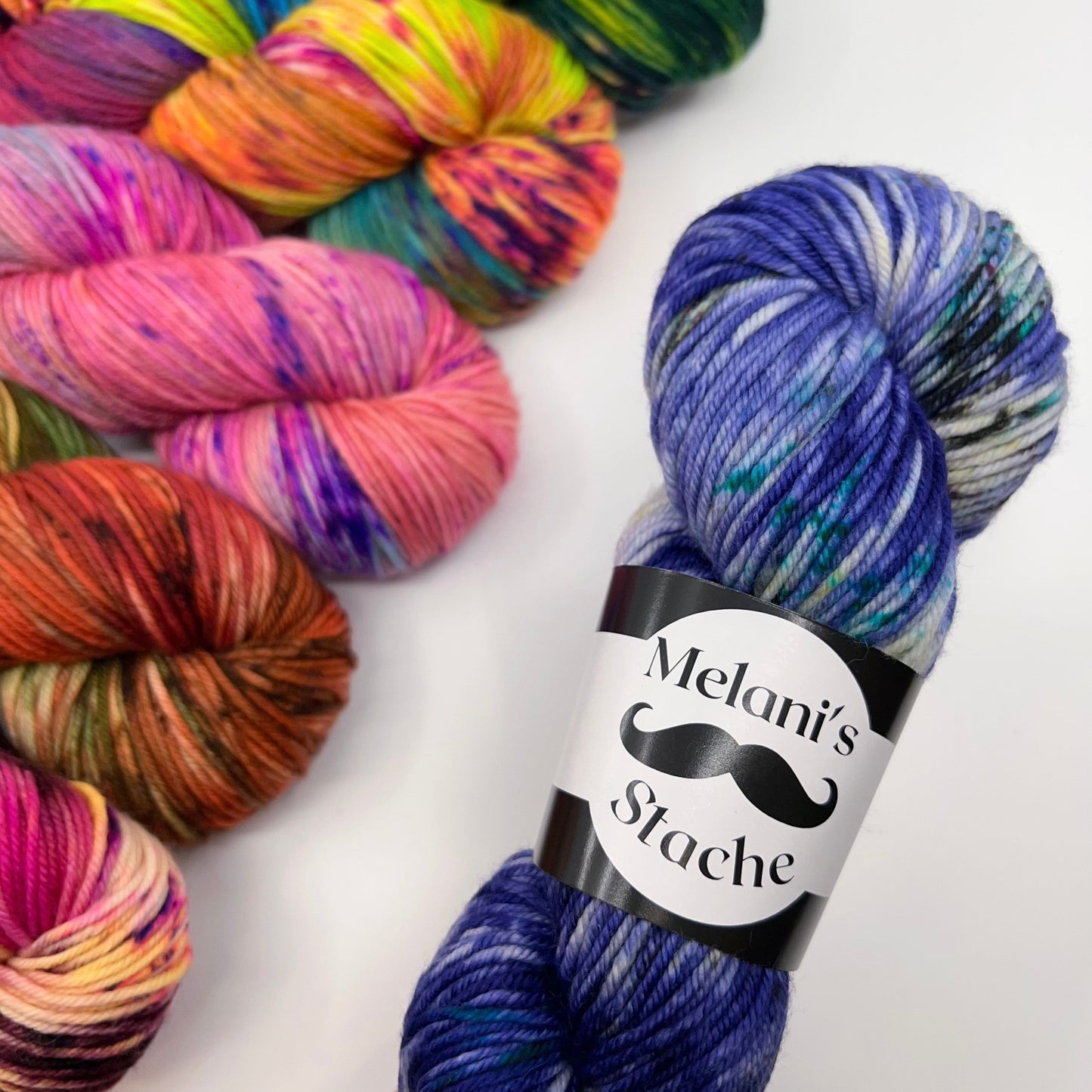 Melani's Stache-Basic DK-yarn-gather here online