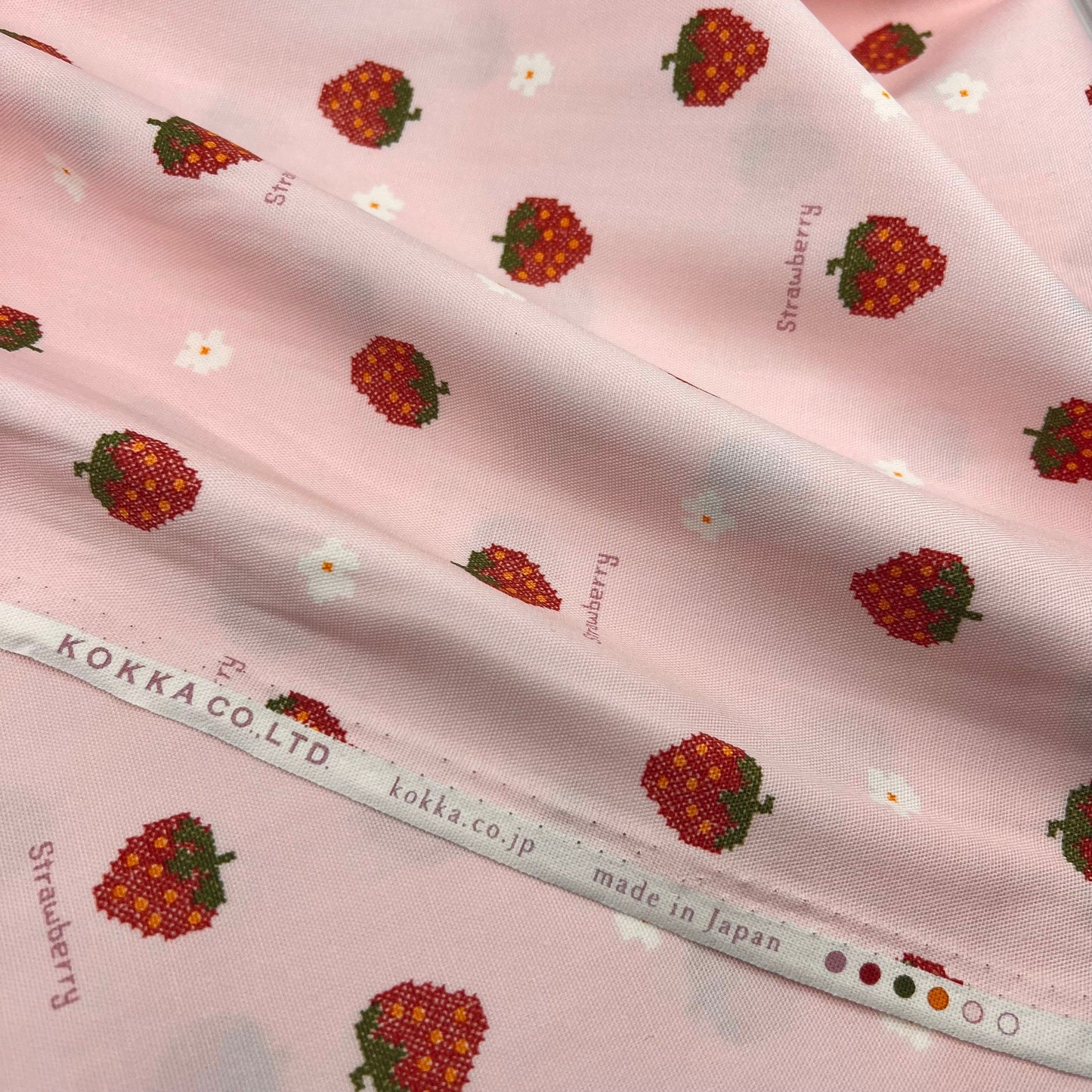 Kokka-Cross-Stitch Strawberries on Cotton Oxford-fabric-gather here online