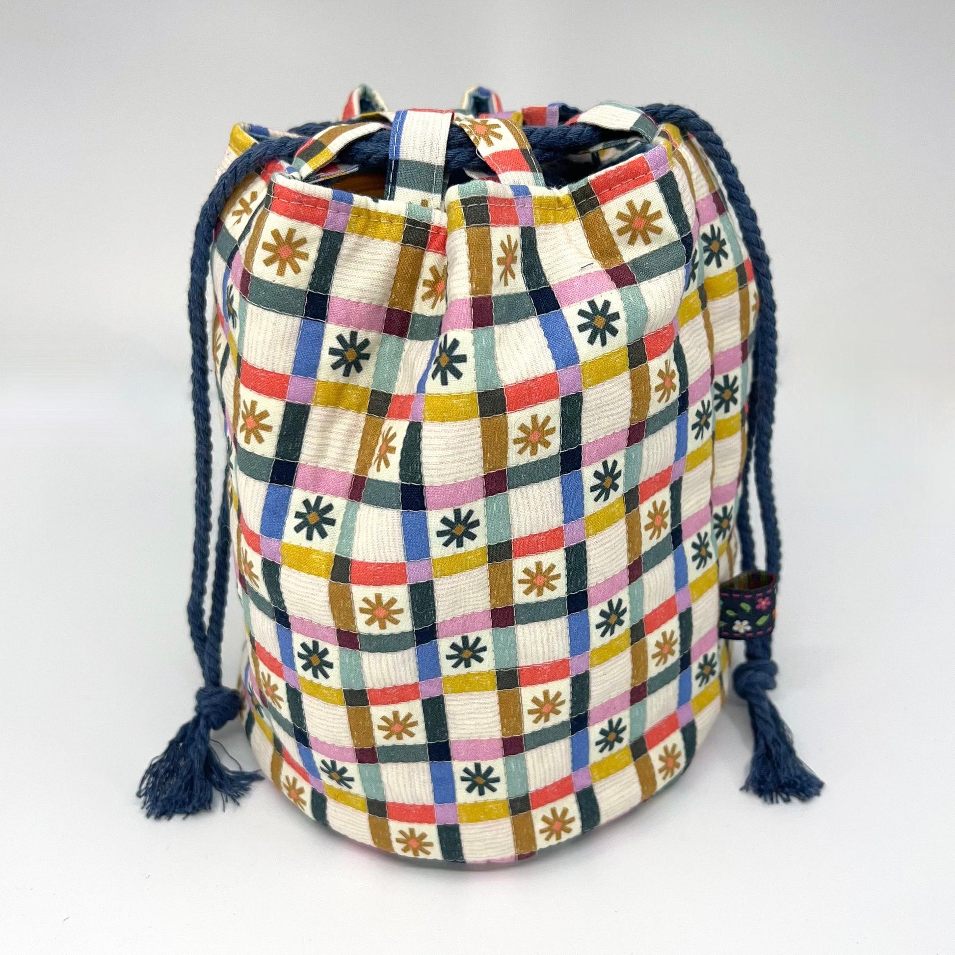 Denise Snow Williams-One of a Kind Drawstring Project Bags-craft organizer-Circle Bottom - Quilted Daisy Check w/ Int Zip Pocket-gather here online