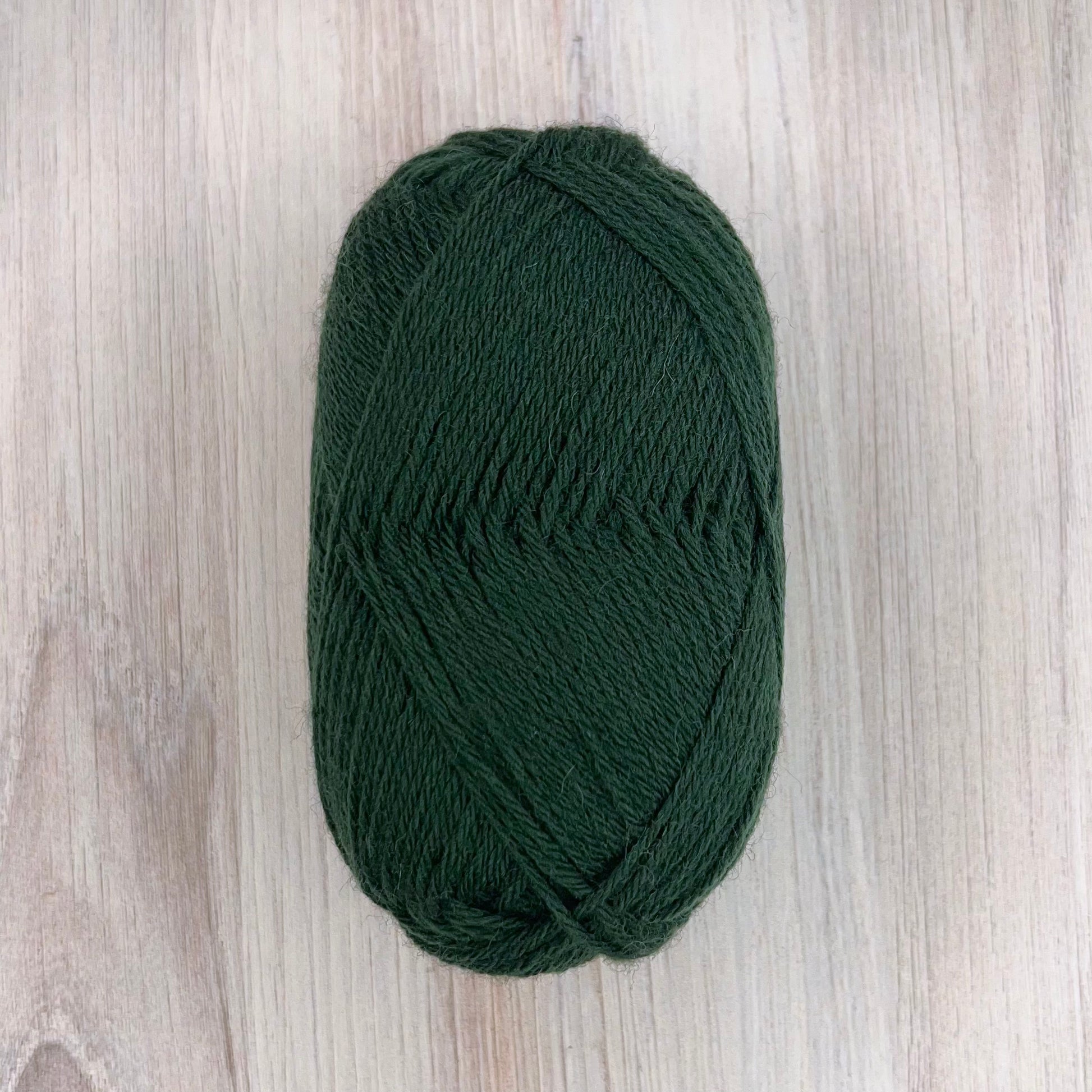 Retrosaria Rosa Pomar-Vovó-yarn-28 Dark Green-gather here online