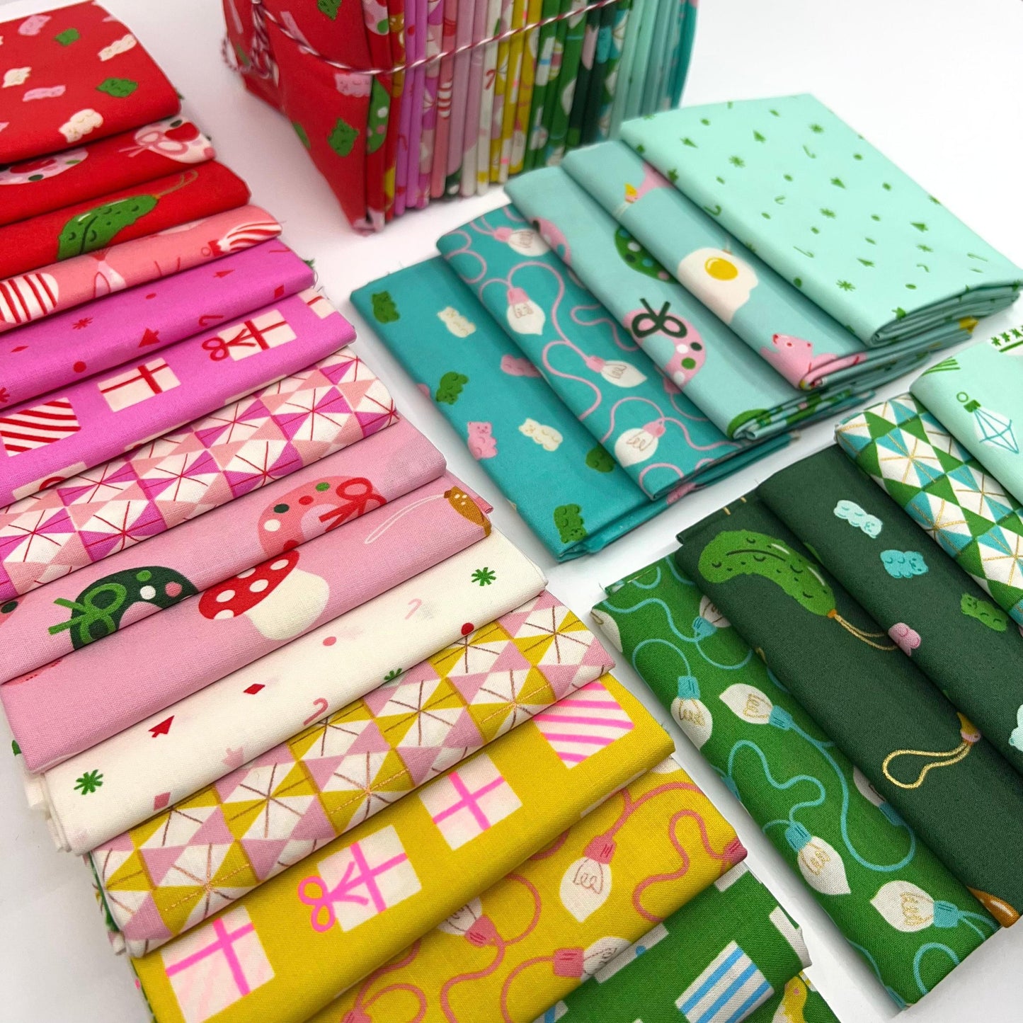 Fat Quarter Bundle of Merry Happy (25 Pieces)
