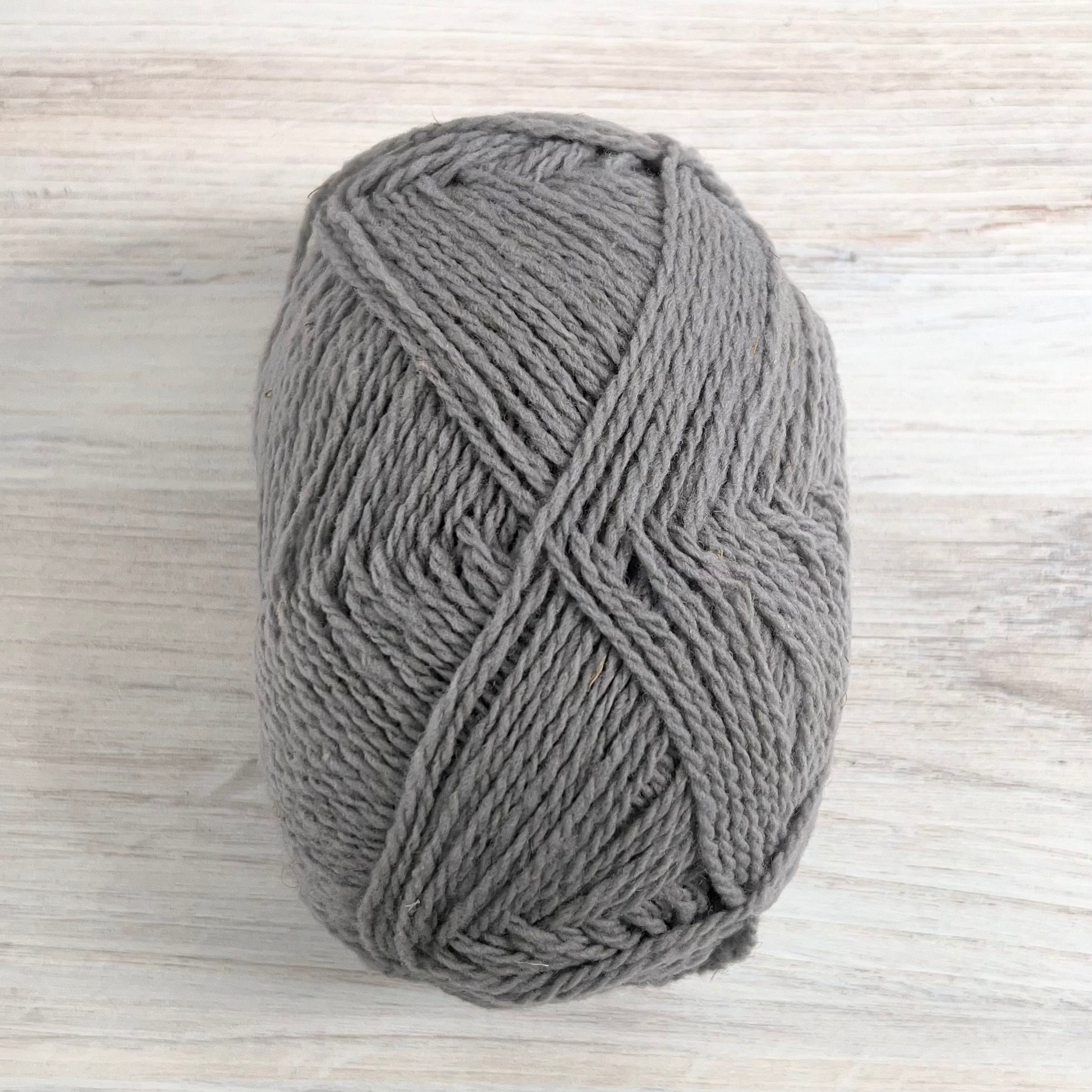Retrosaria Rosa Pomar-Brusca-yarn-A567 Cloudy Grey-gather here online