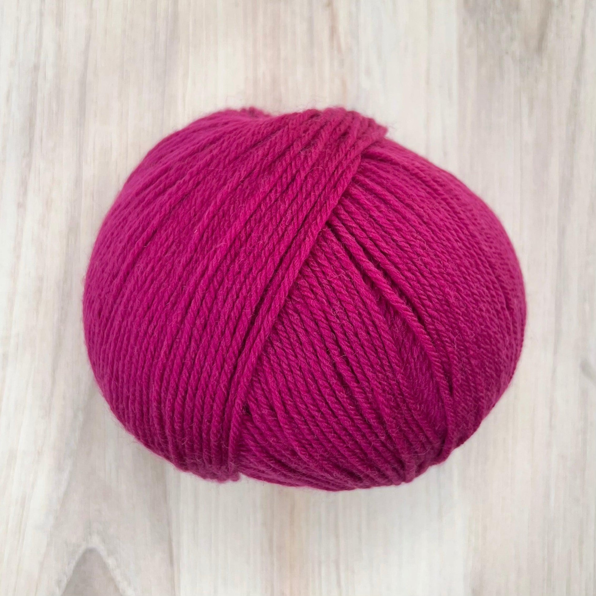 Universal Yarn-Deluxe Worsted Superwash-yarn-743 Bashful Pink-gather here online