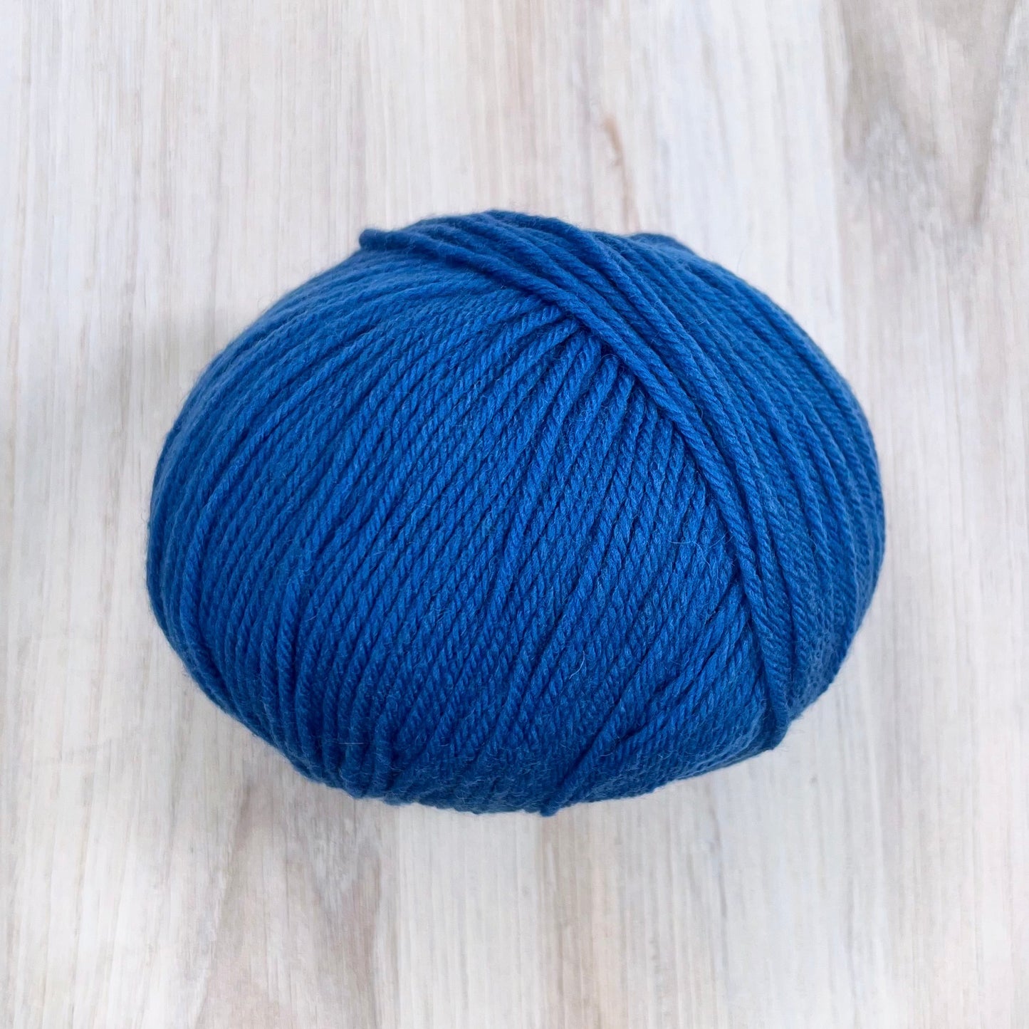 Universal Yarn-Deluxe Worsted Superwash-yarn-716 Nitrox Blue-gather here online