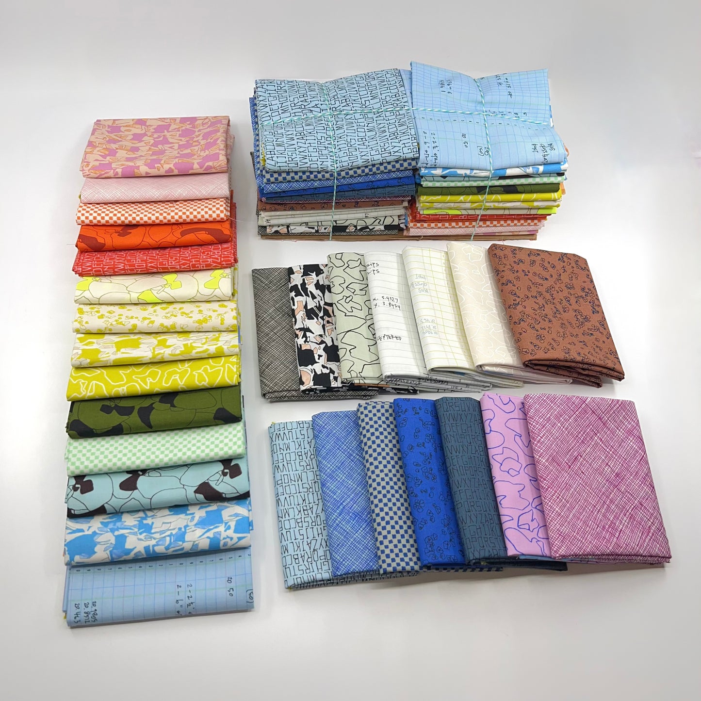 Fat Quarter Bundle of Memento (28 Pieces)