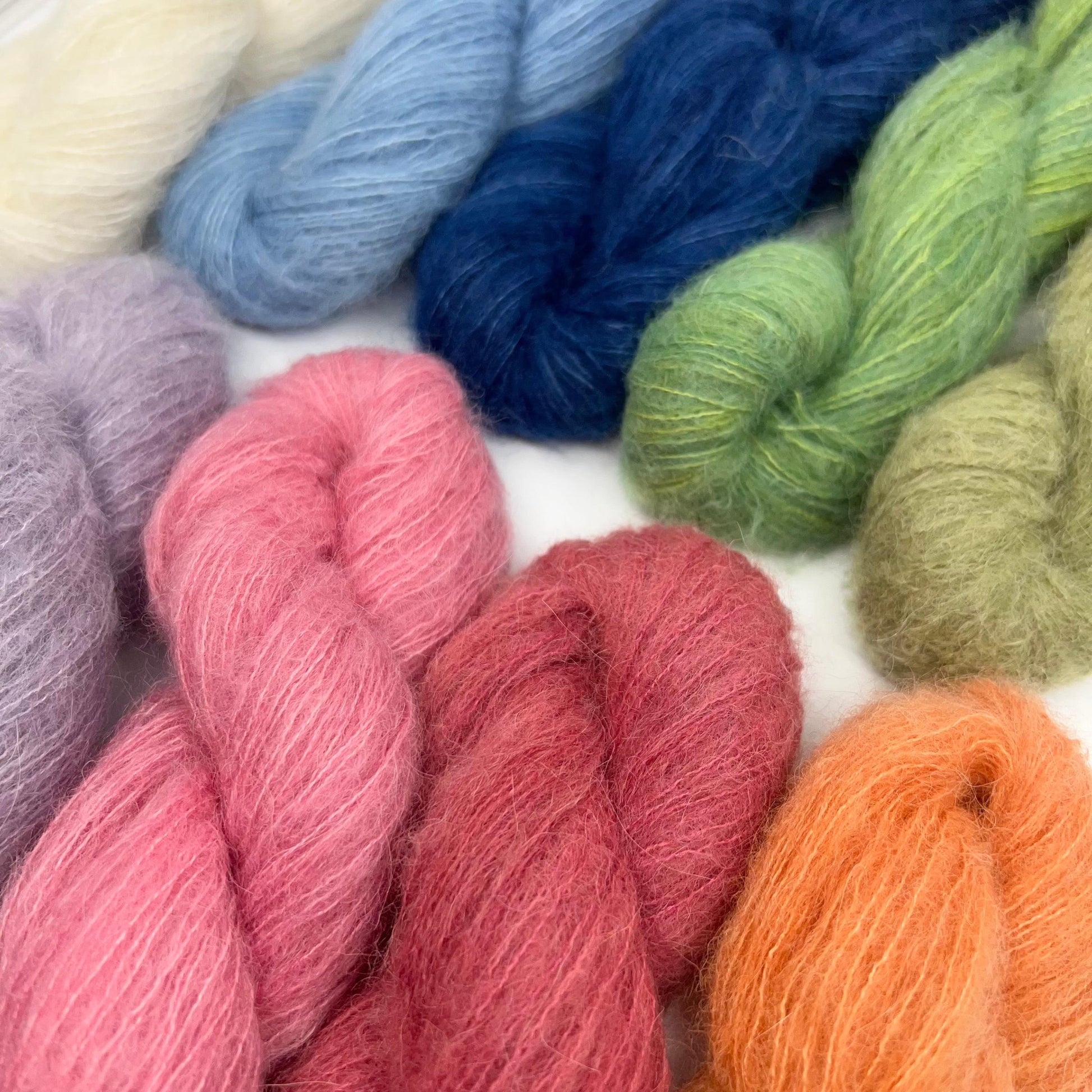KINUA-The Fuzzy-yarn-gather here online