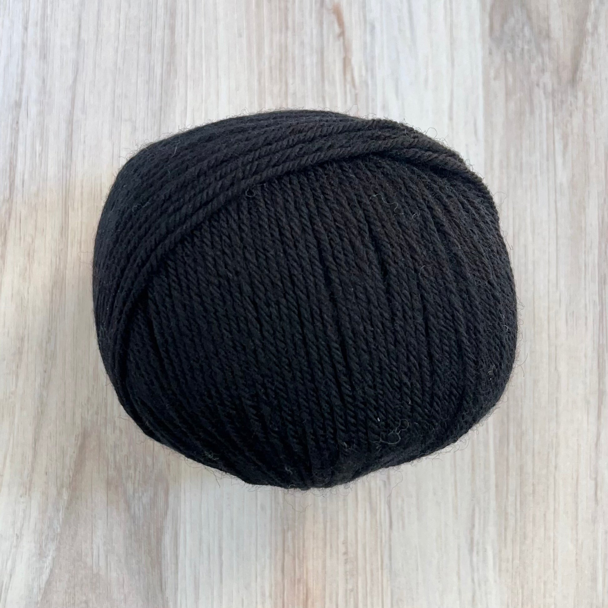 Ella Rae-Superwash Classic Wool-yarn-1004 Obsidian-gather here online