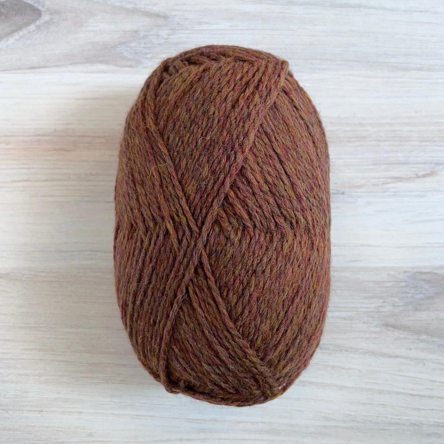 Retrosaria Rosa Pomar-Matiz-yarn-04 Rust Red Heather-gather here online