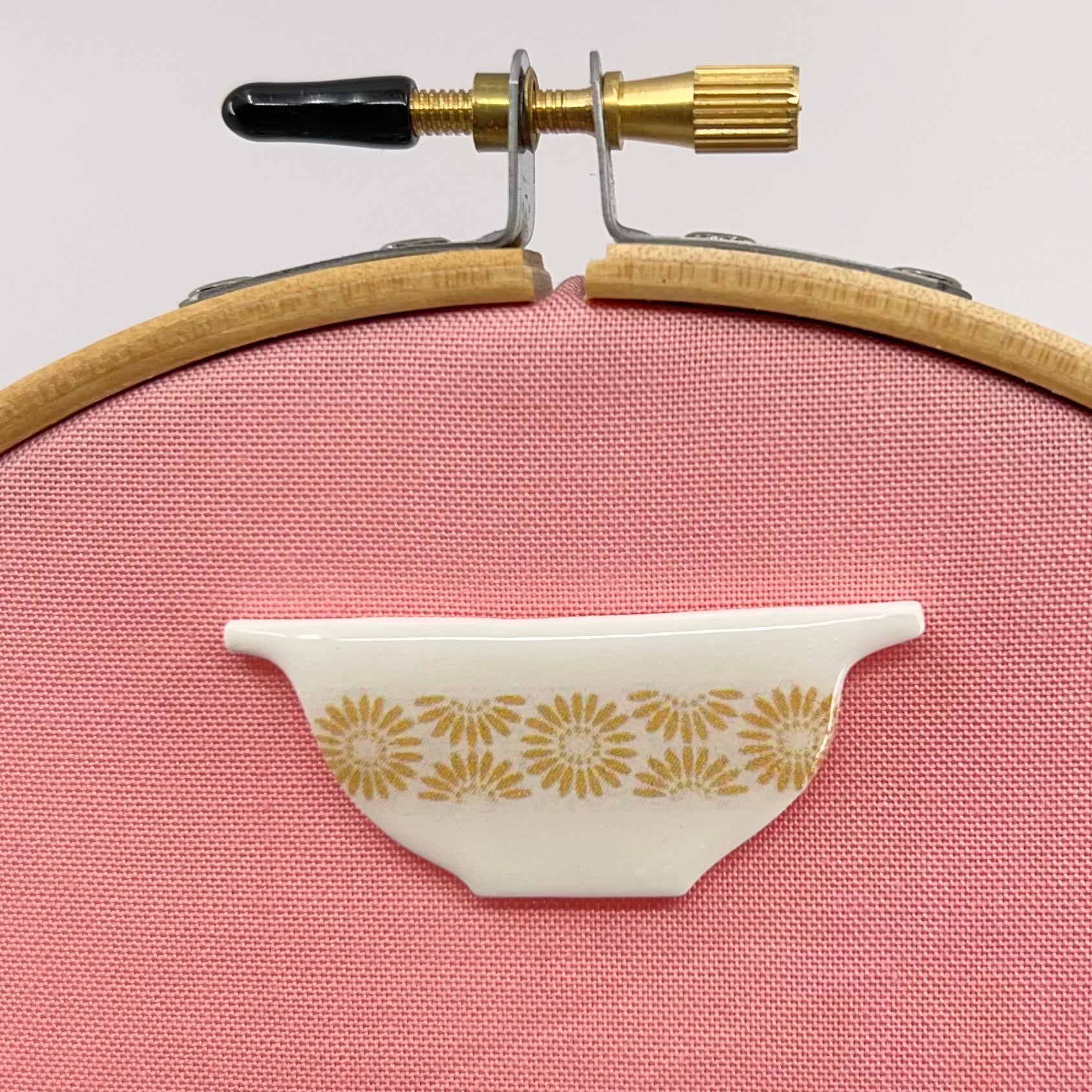 Dainty Comet-Vintage Inspired Cookware Needle Minder-embroidery notion-Yellow Daisy-gather here online