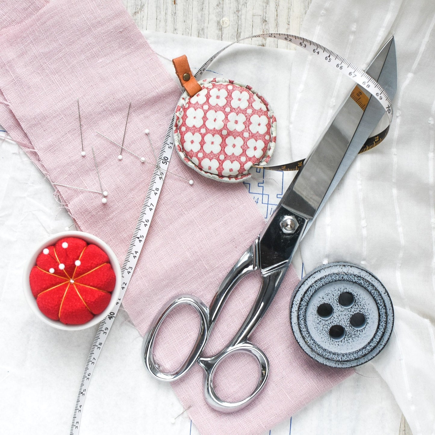 Hiro-Kutani Pin Cushion - Red Iidaya-sewing notion-gather here online