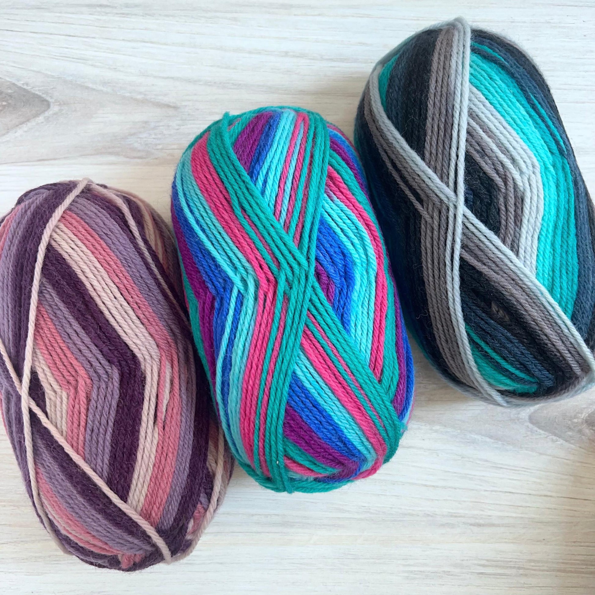 Universal Yarn-Deluxe Stripes-yarn-gather here online