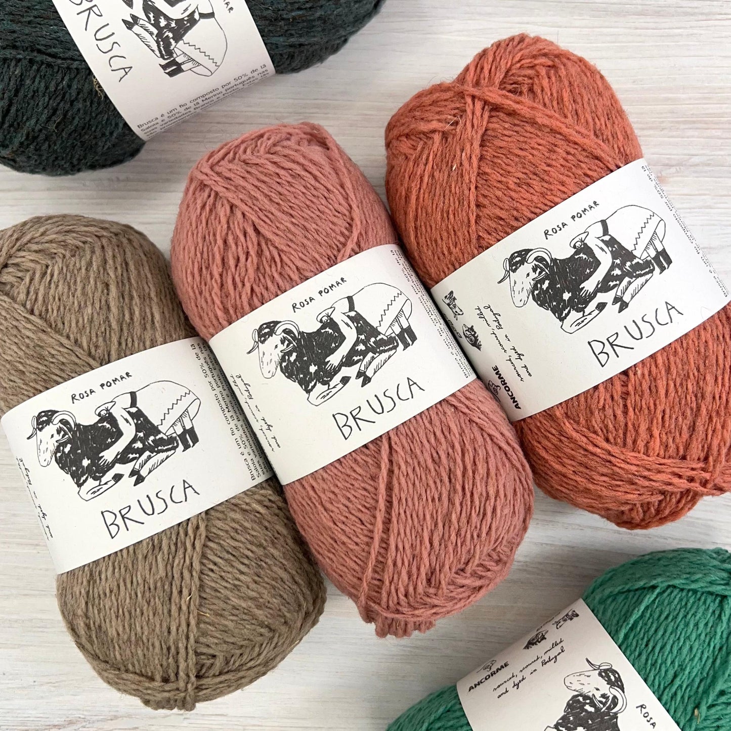 Retrosaria Rosa Pomar-Brusca-yarn-gather here online