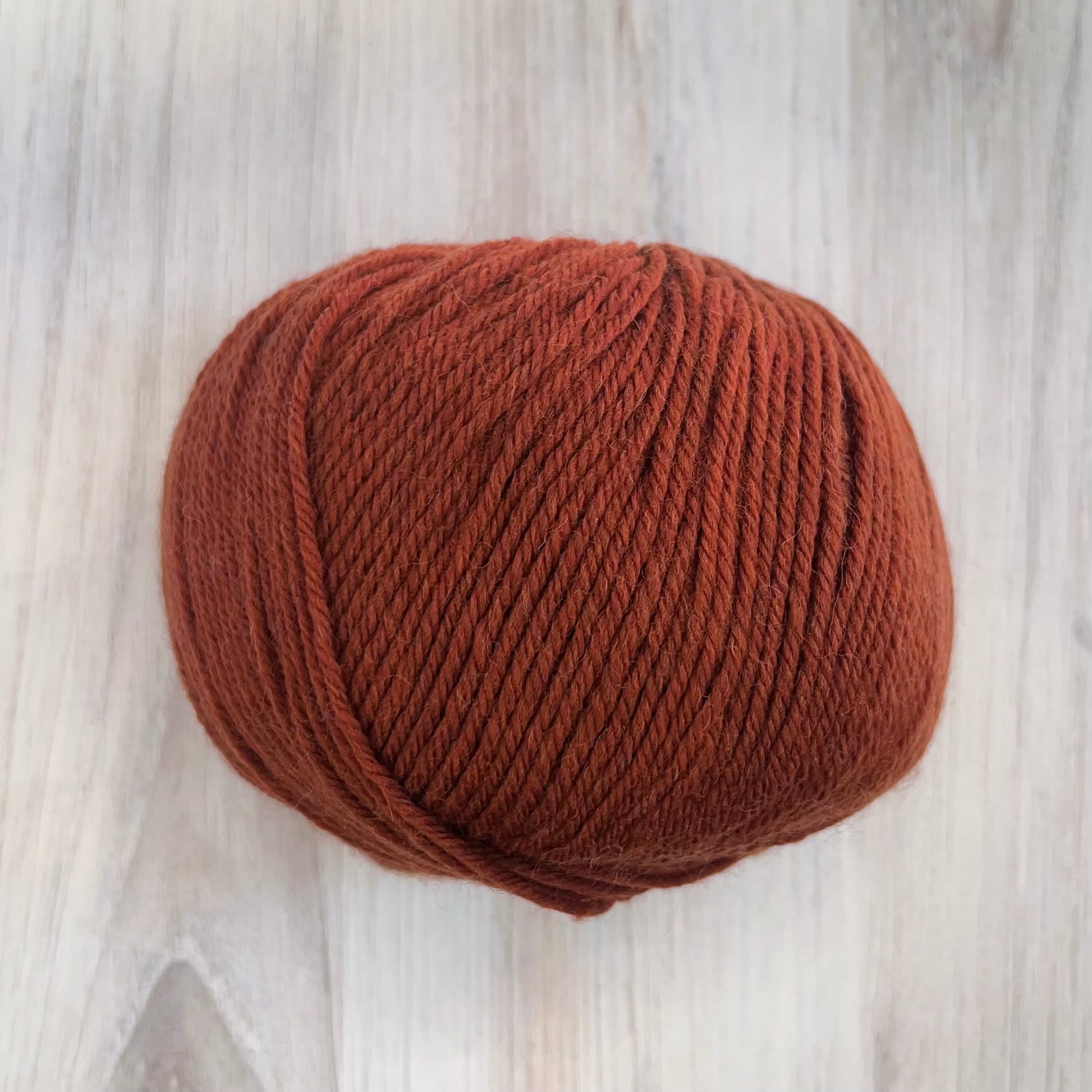 Universal Yarn-Deluxe Worsted Superwash-yarn-752 Rust Heather-gather here online