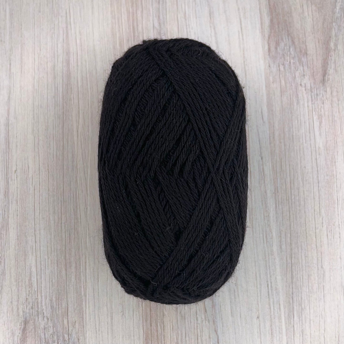 Retrosaria Rosa Pomar-Vovó-yarn-26 Black-gather here online