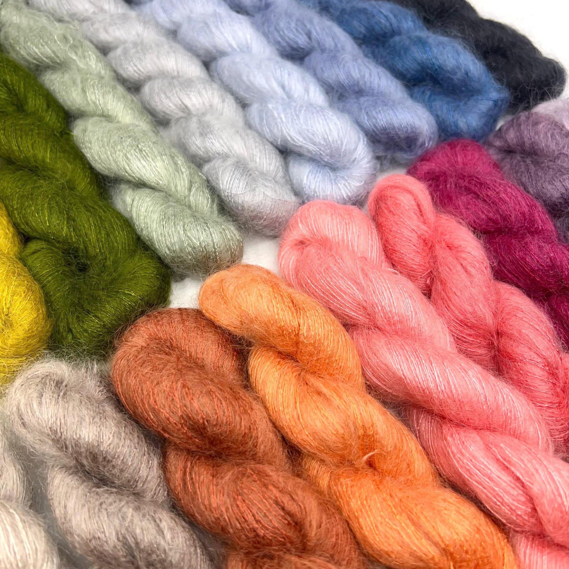Urth Yarns-Bonmoher-yarn-gather here online