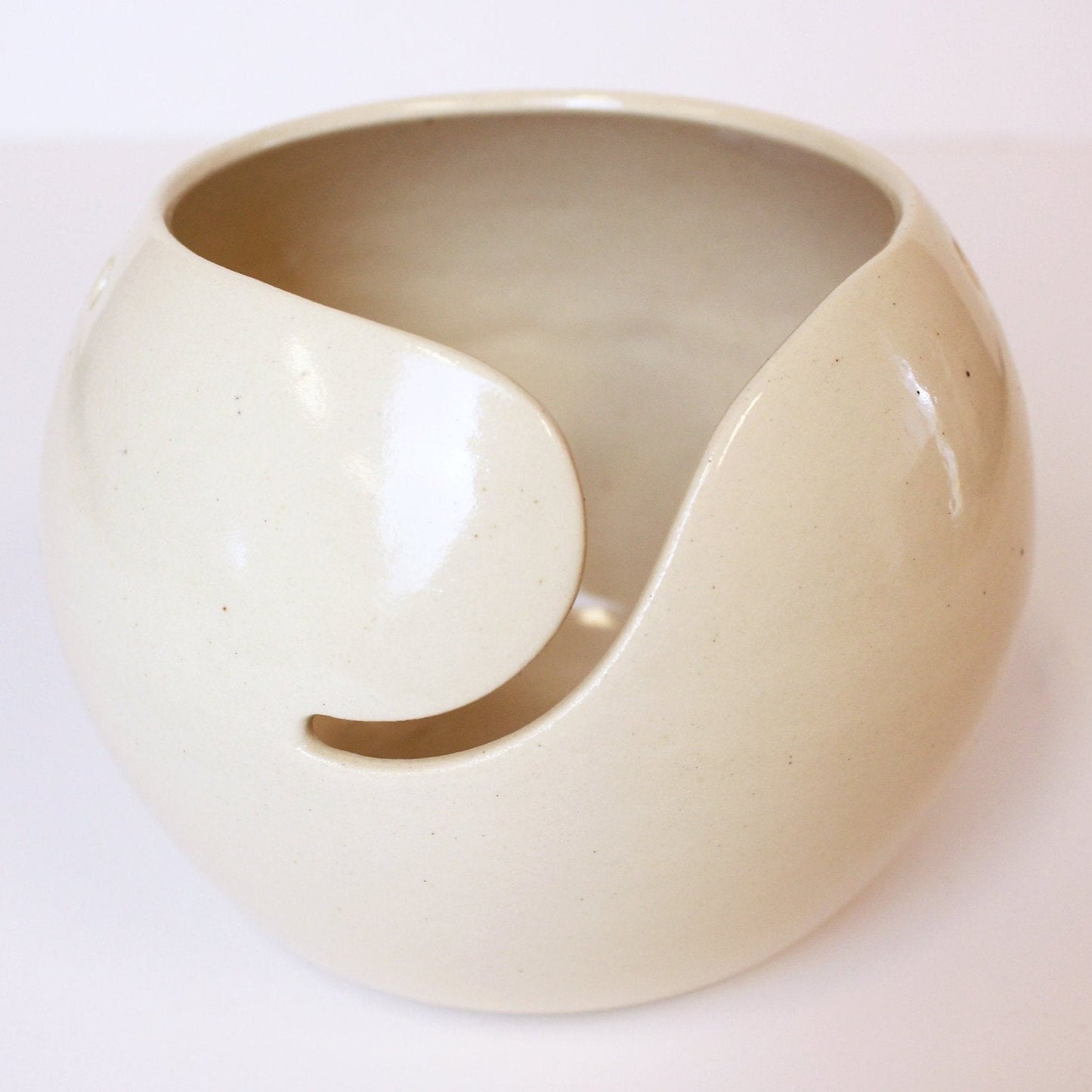 Cōppa Cōllaborative-Yarn Ball: a Ceramic Yarn Bowl in Vanilla-knitting notion-gather here online