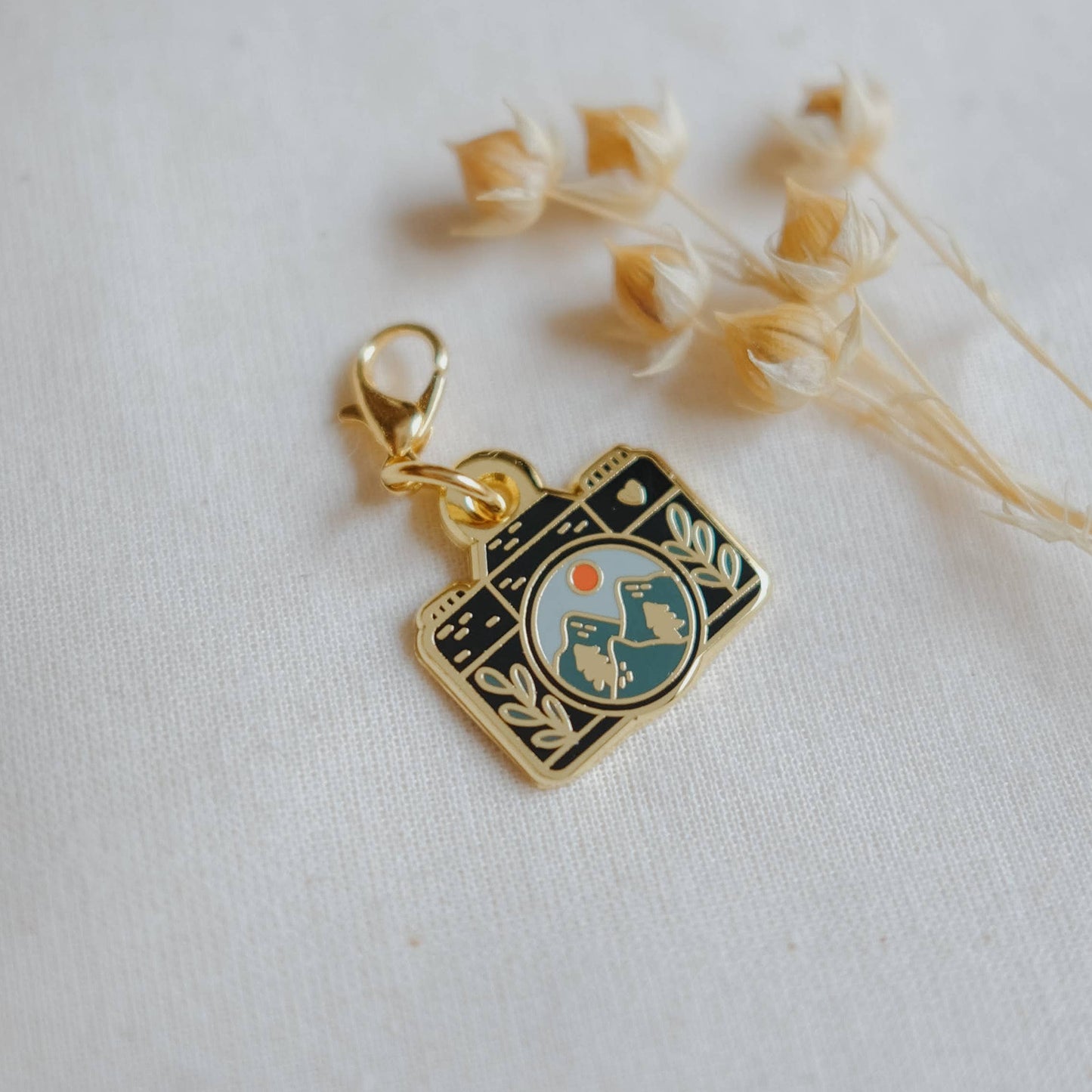 Justine Gilbuena-Camera Stitch Marker-knitting notion-gather here online
