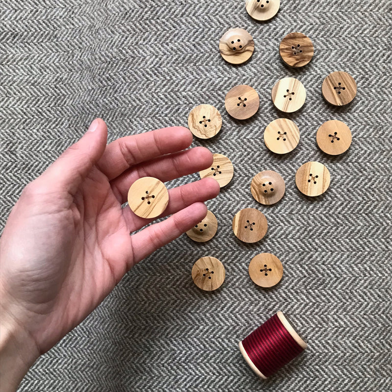 Retrosaria Rosa Pomar-Wooden Buttons 002 25mm [1"] (each)-button-gather here online