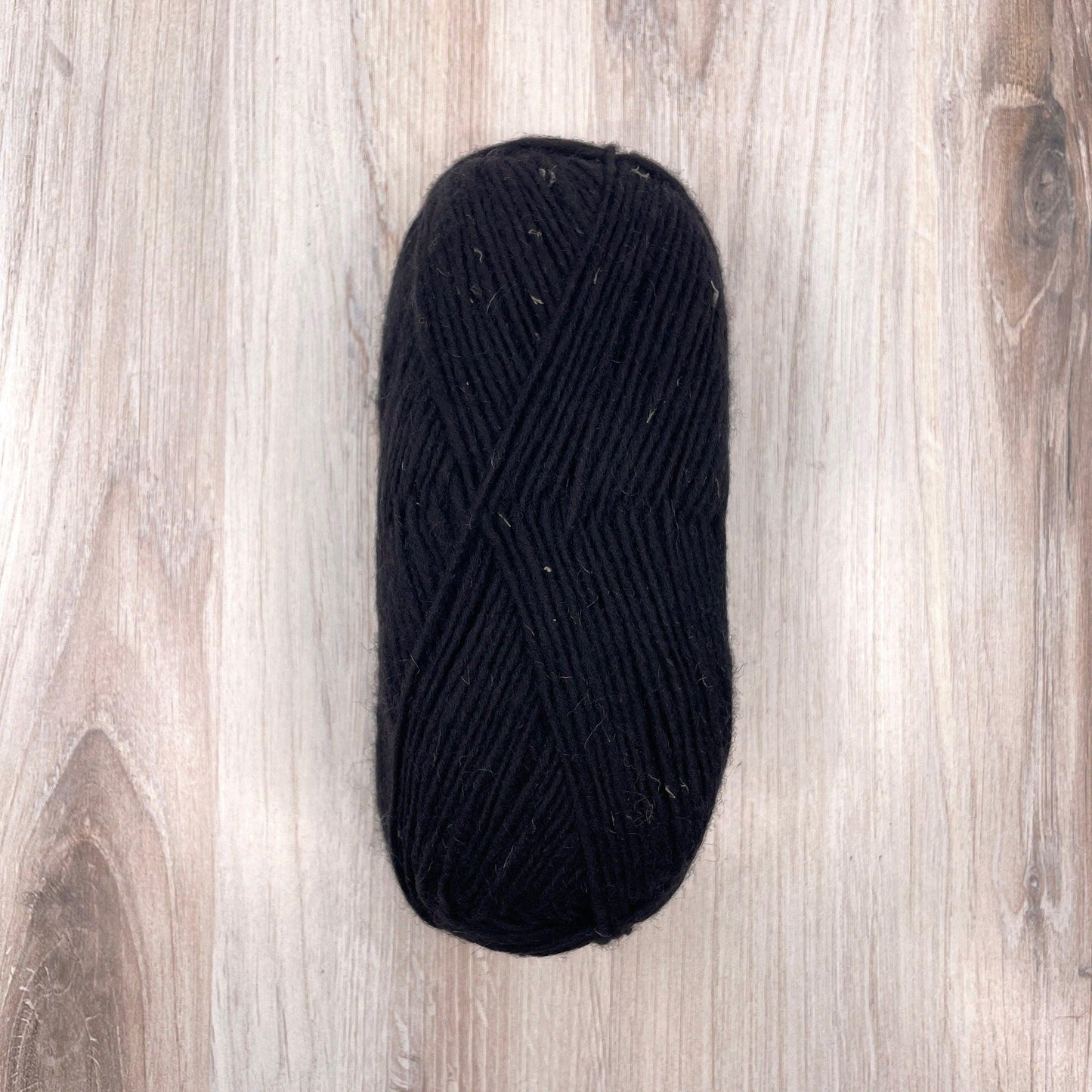 Rosa Pomar-Beiroa-yarn-673 Preto-gather here online